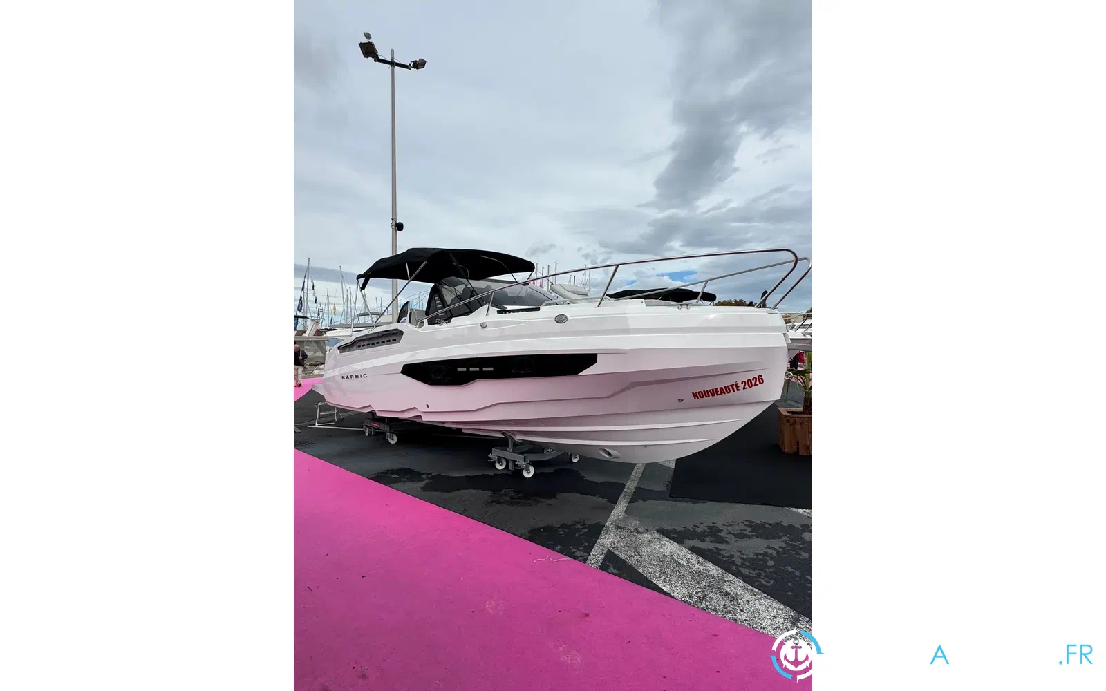 slider 0 Karnic R8