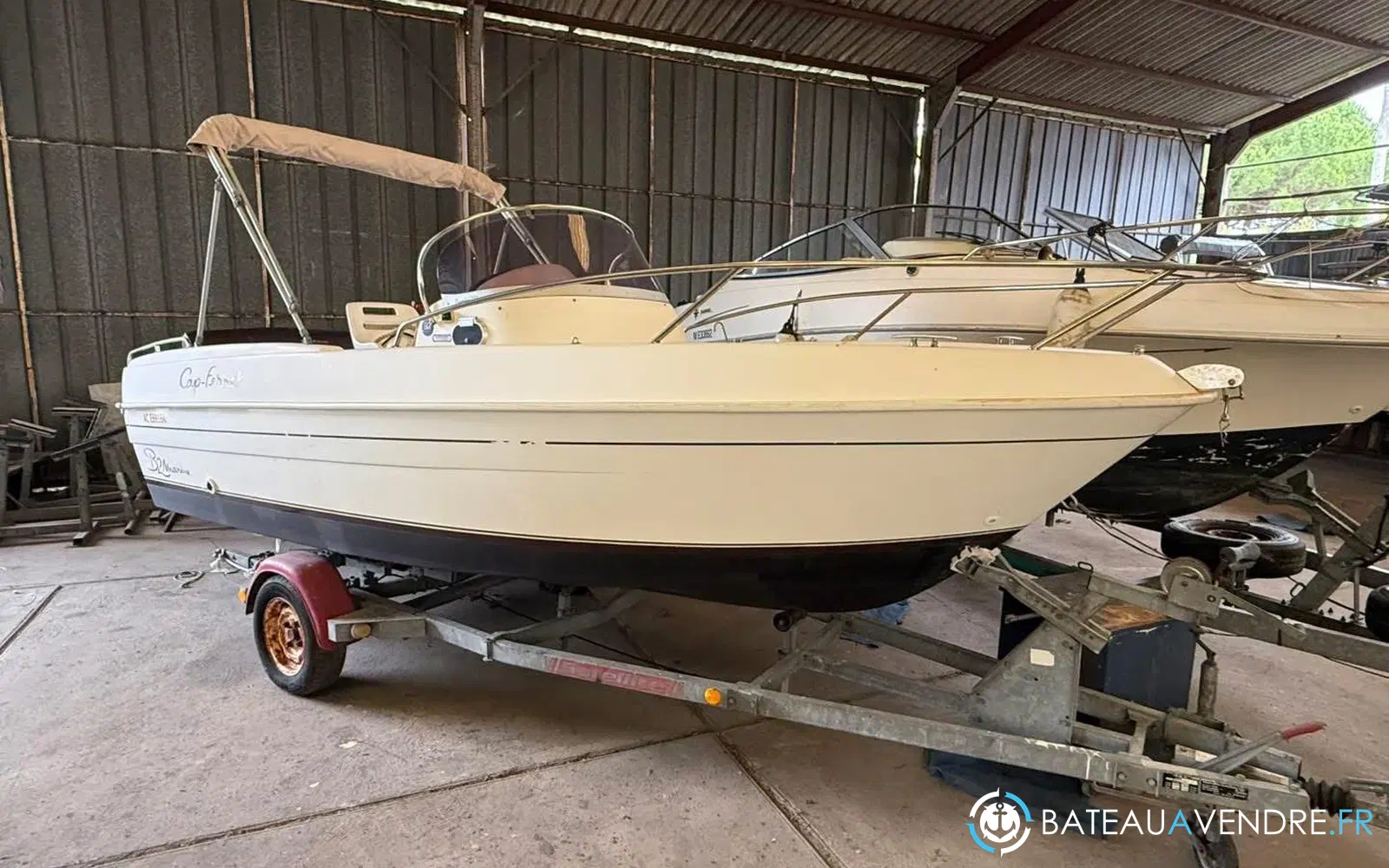 slider 0 B2 Marine Cap Ferret 552 Open