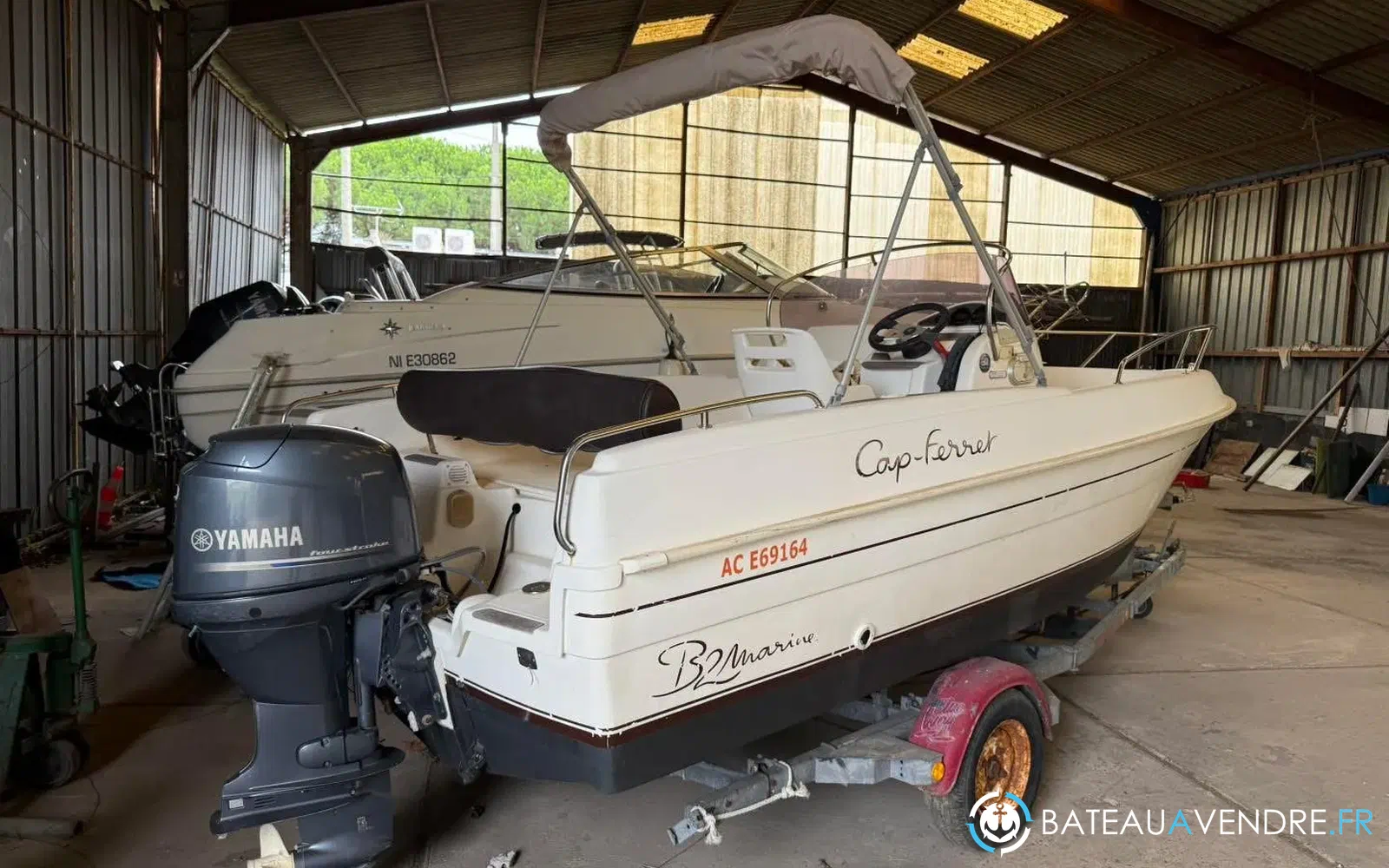 slider 1 B2 Marine Cap Ferret 552 Open