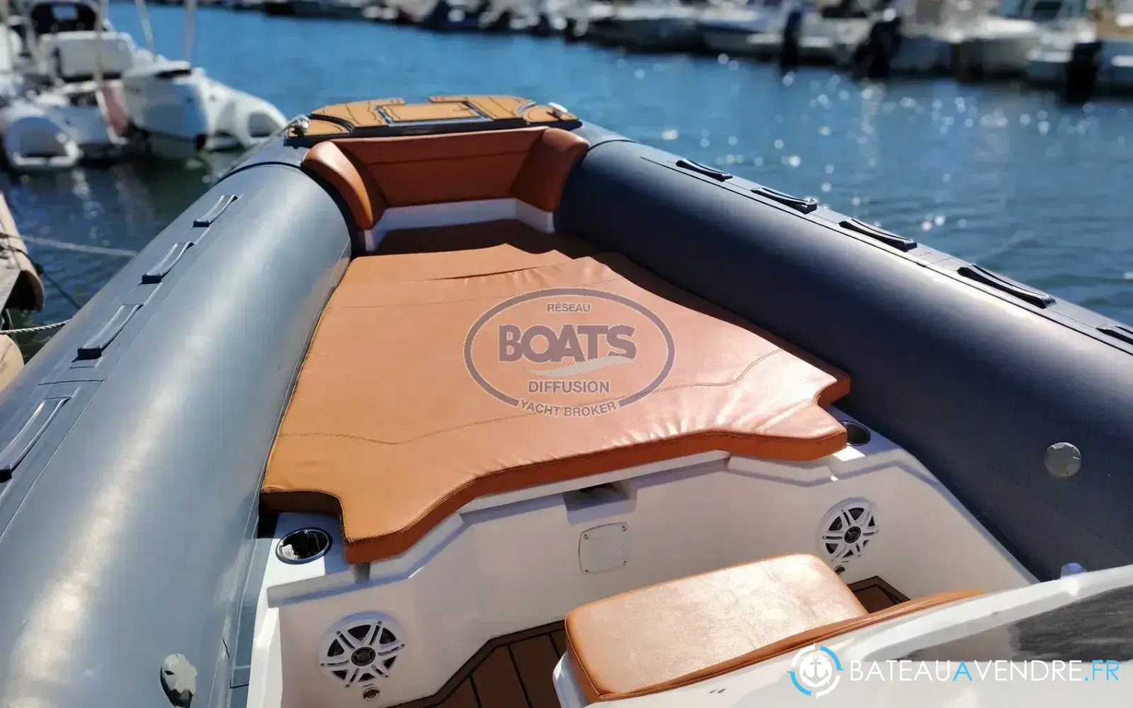 slider 4 Tiger Marine Tiger 850 Open