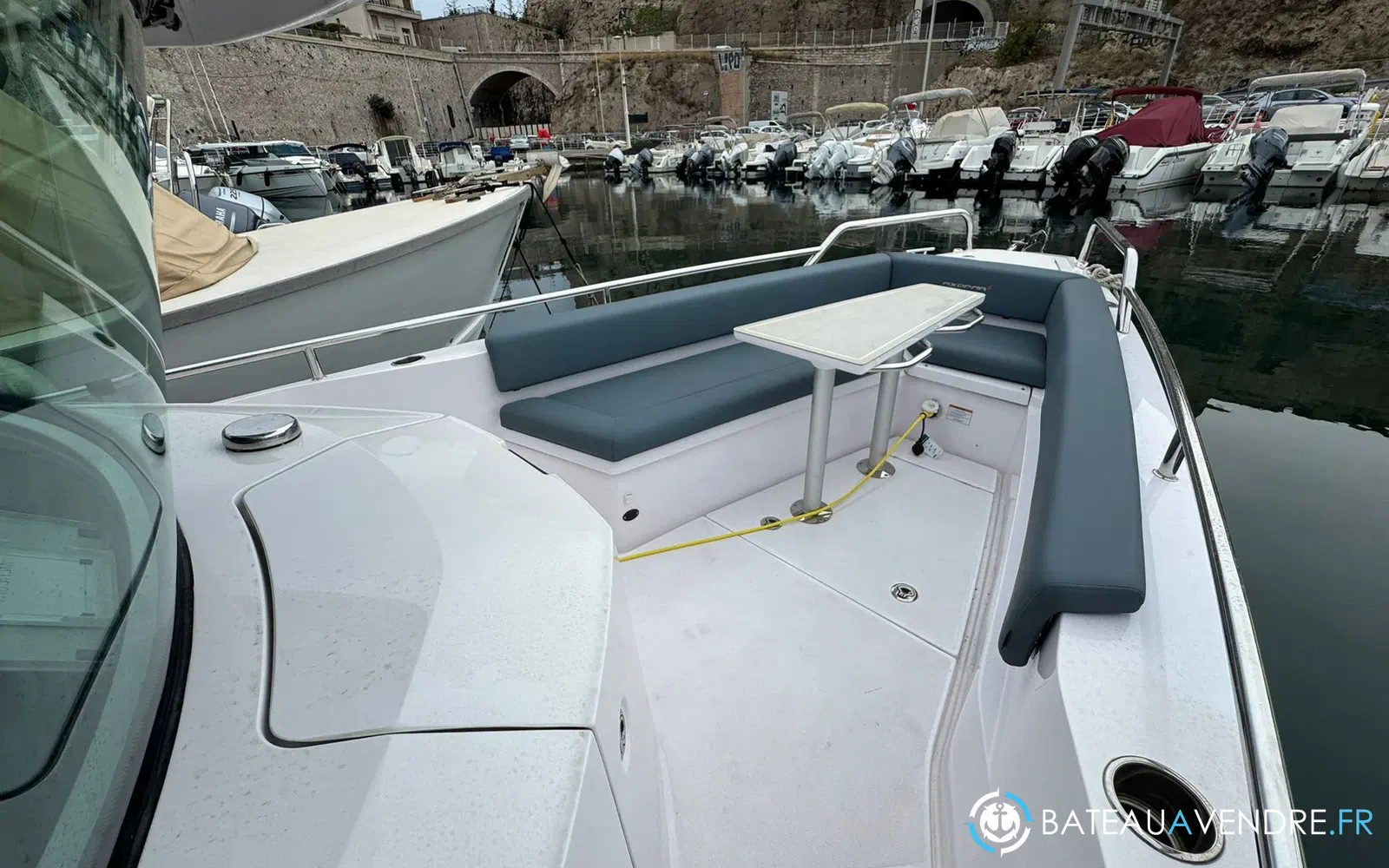 slider 10 Axopar 28 Open