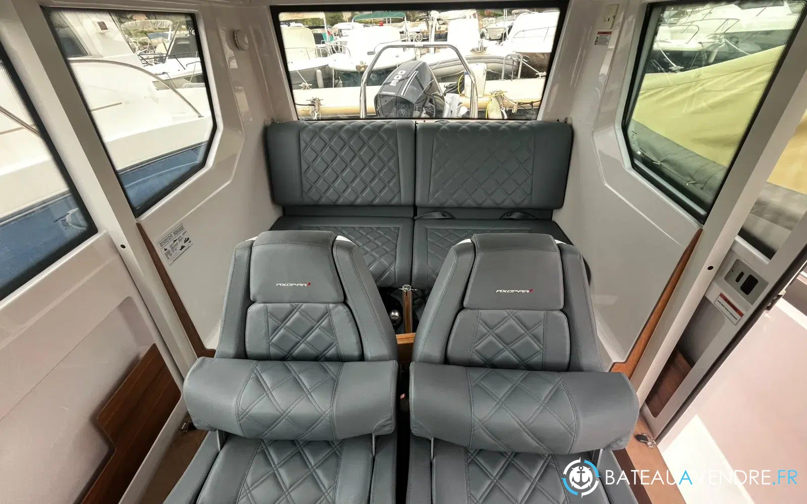slider 20 Axopar 28 Open