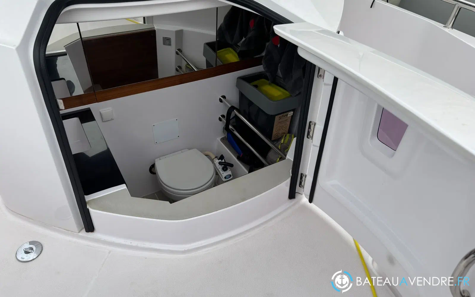 slider 23 Axopar 28 Open