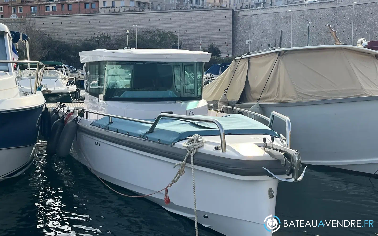 slider 2 Axopar 28 Open