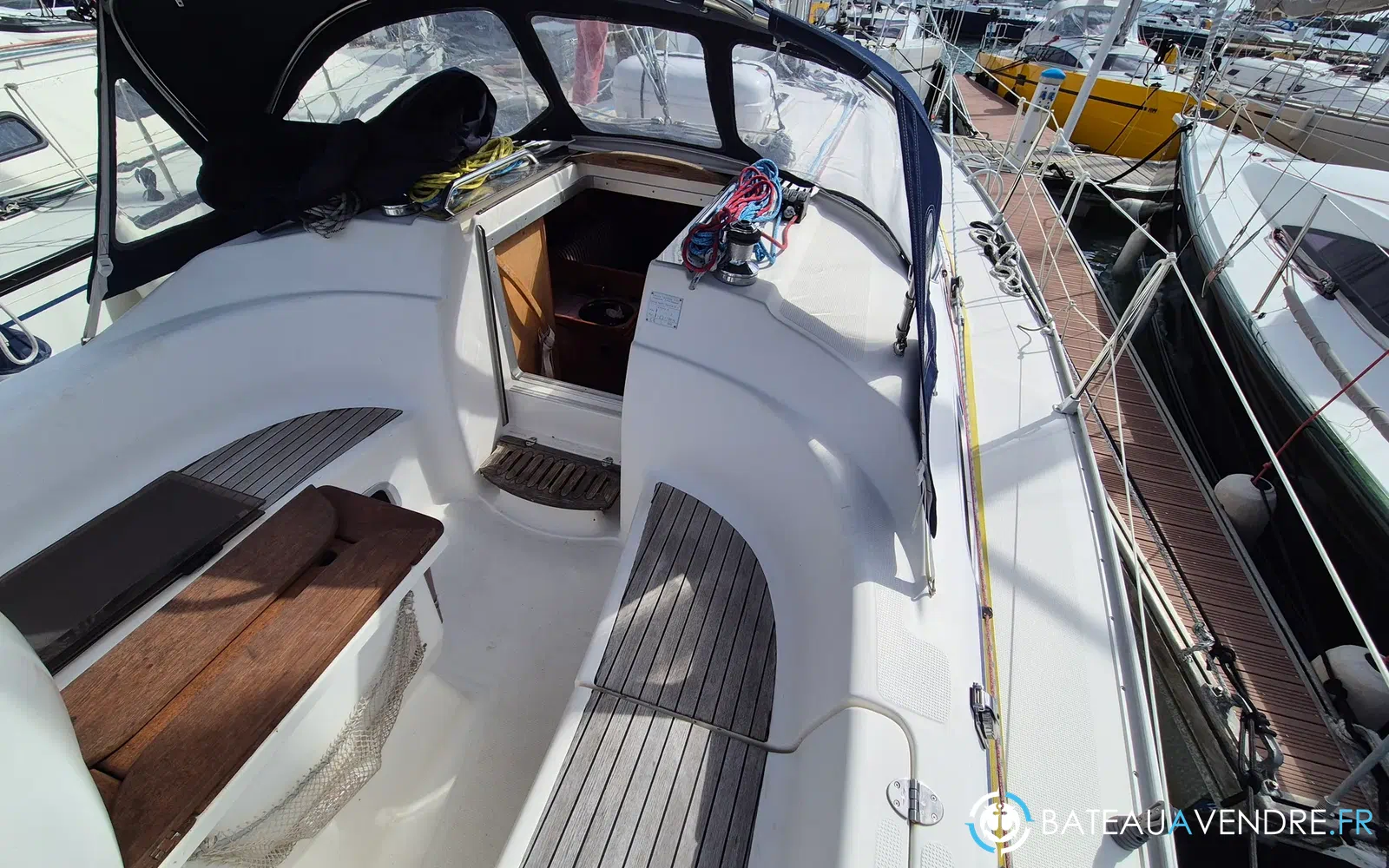 slider 4 Bavaria 33 cruiser