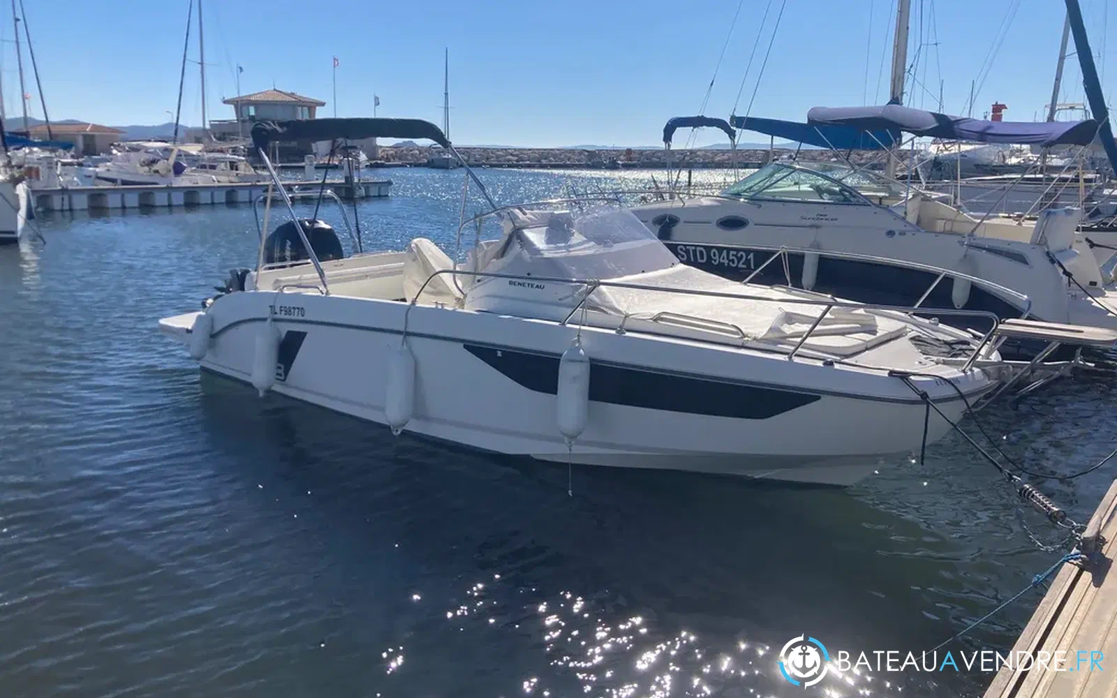 slider 1 Beneteau Flyer 8 SUNdeck