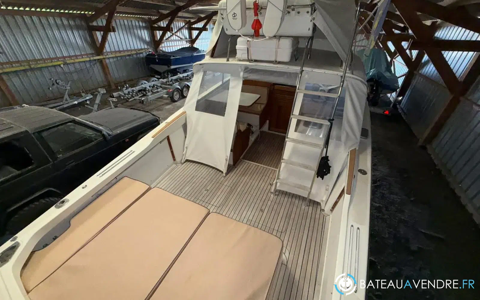 slider 14 Bertram Riva 25