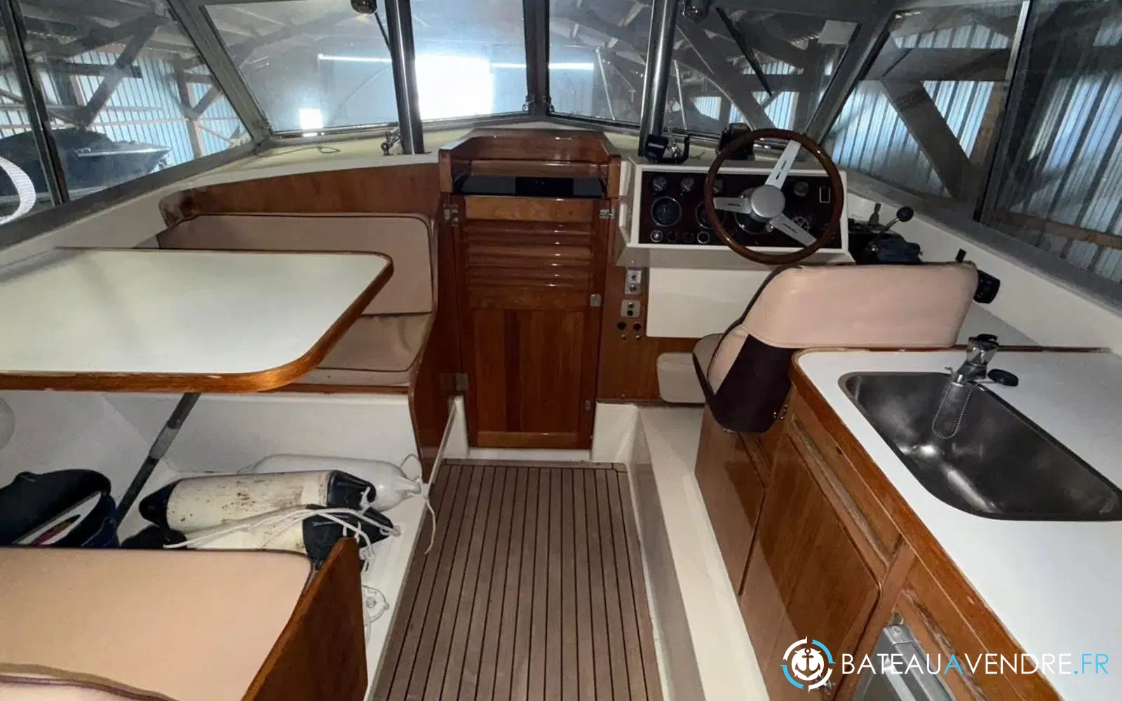 slider 25 Bertram Riva 25