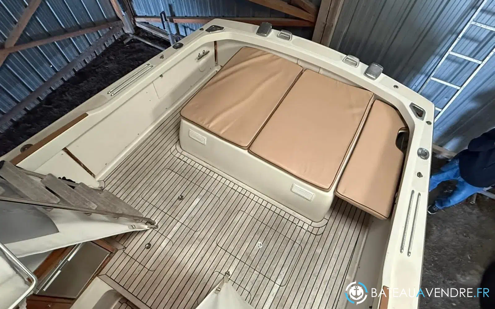 slider 21 Bertram Riva 25