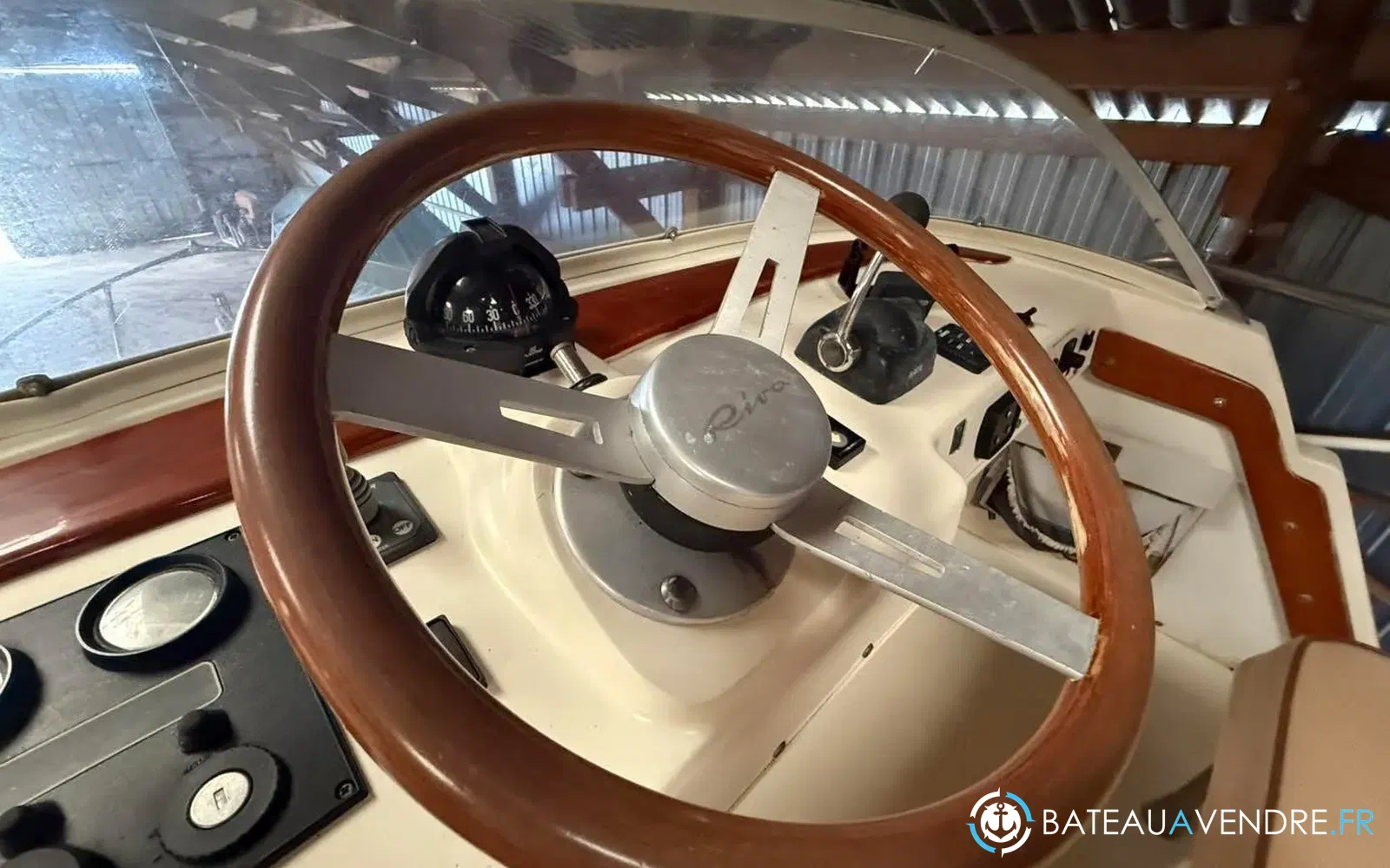 slider 18 Bertram Riva 25
