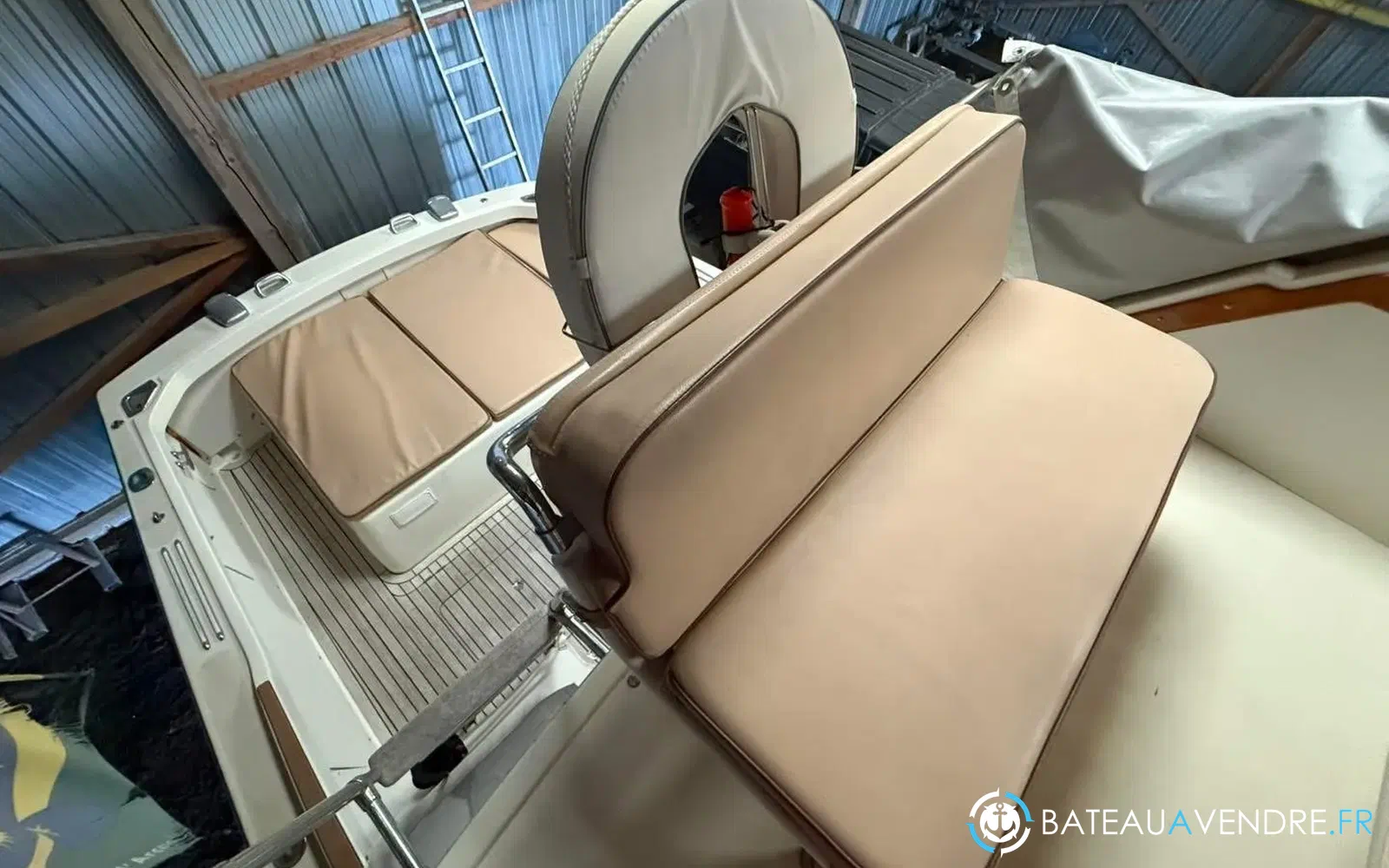 slider 20 Bertram Riva 25