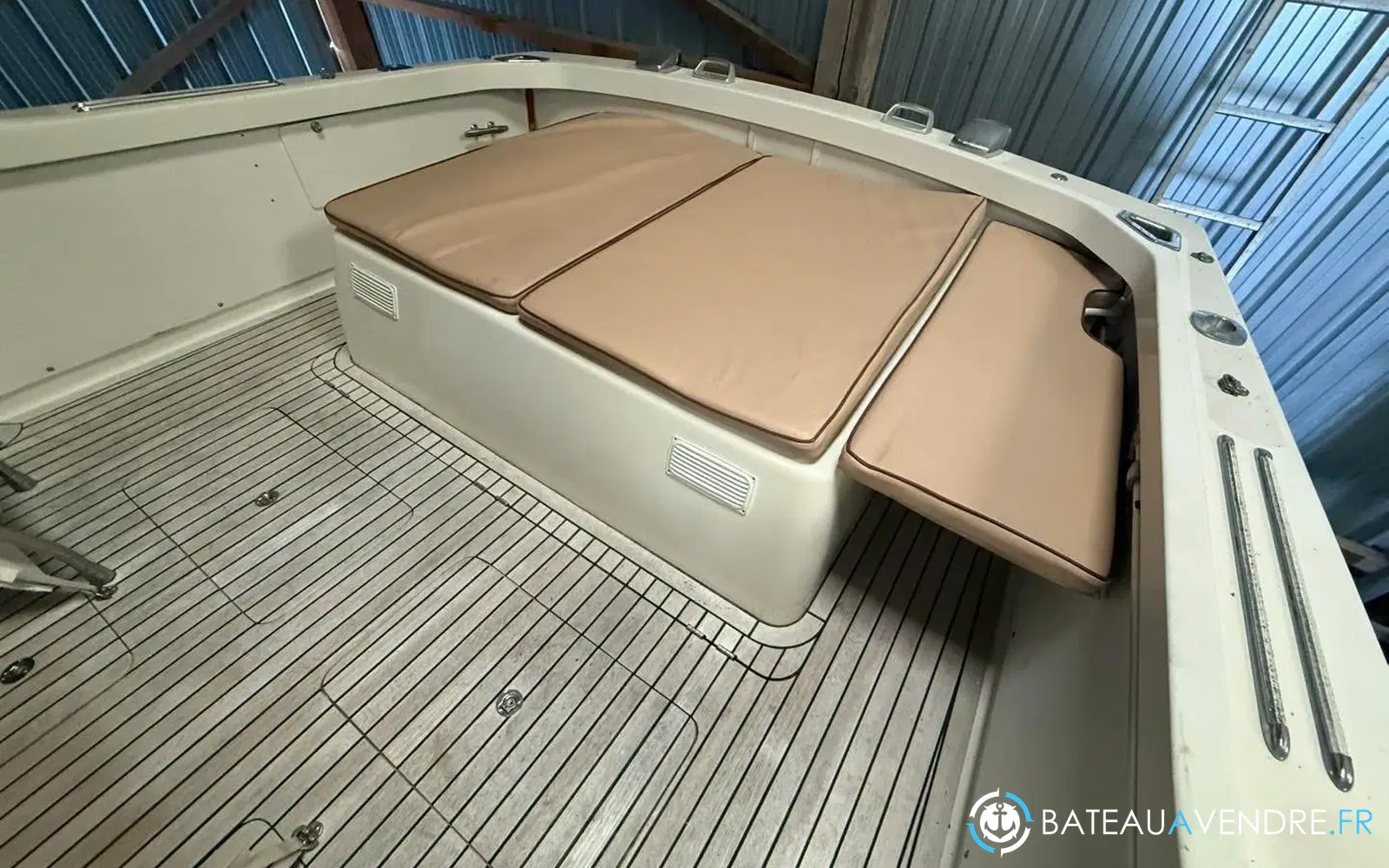 slider 22 Bertram Riva 25