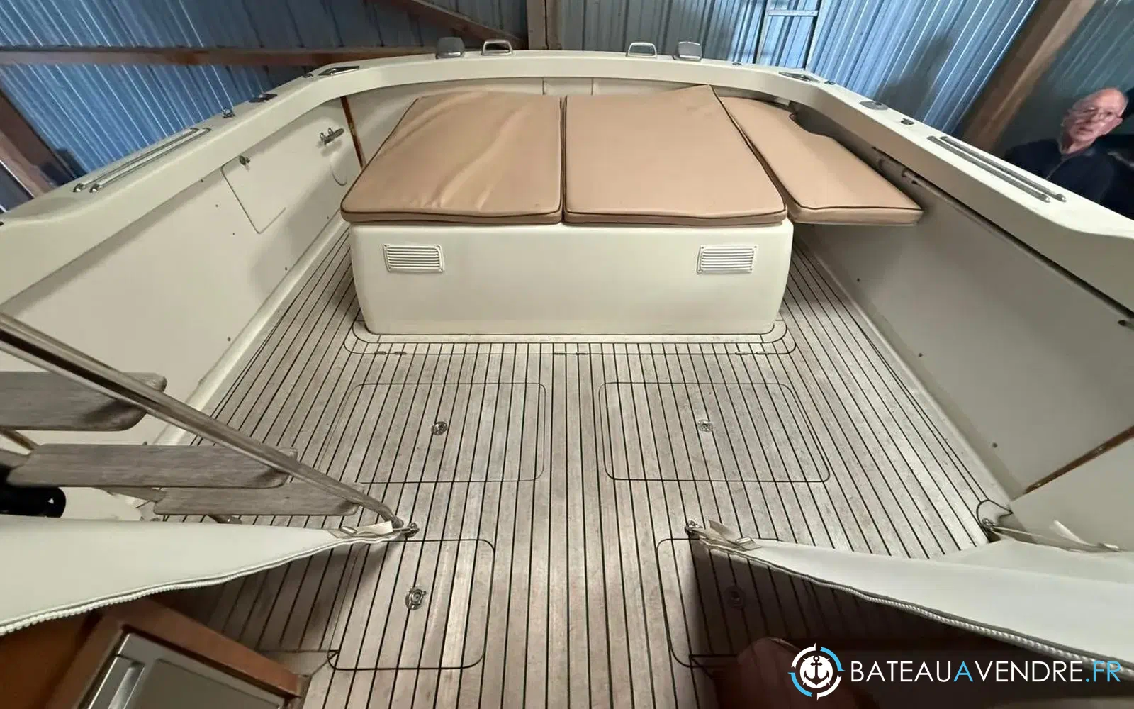 slider 23 Bertram Riva 25