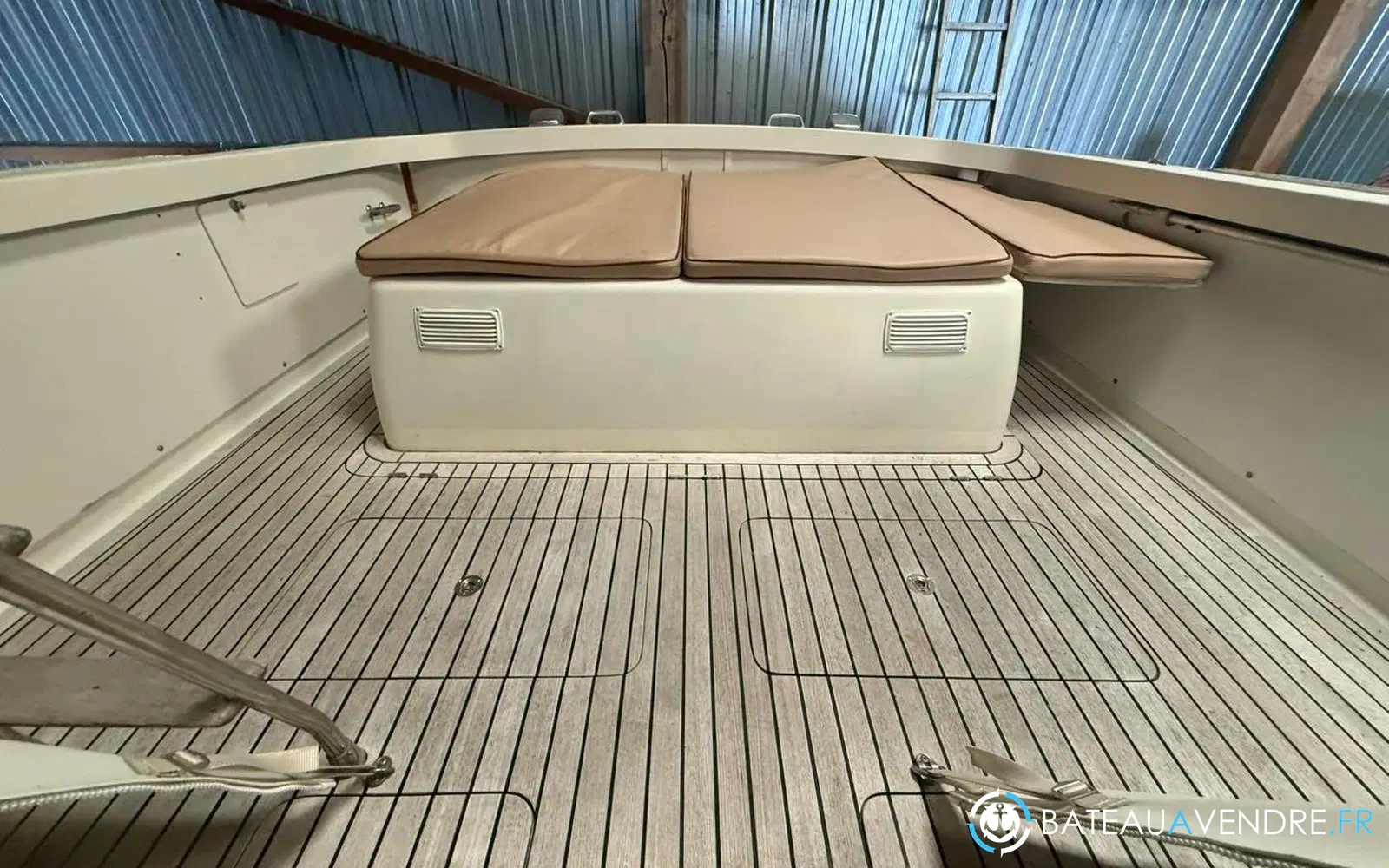 slider 24 Bertram Riva 25