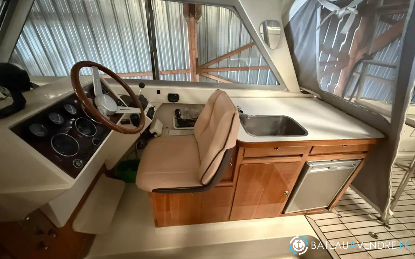 slider 31 Bertram Riva 25