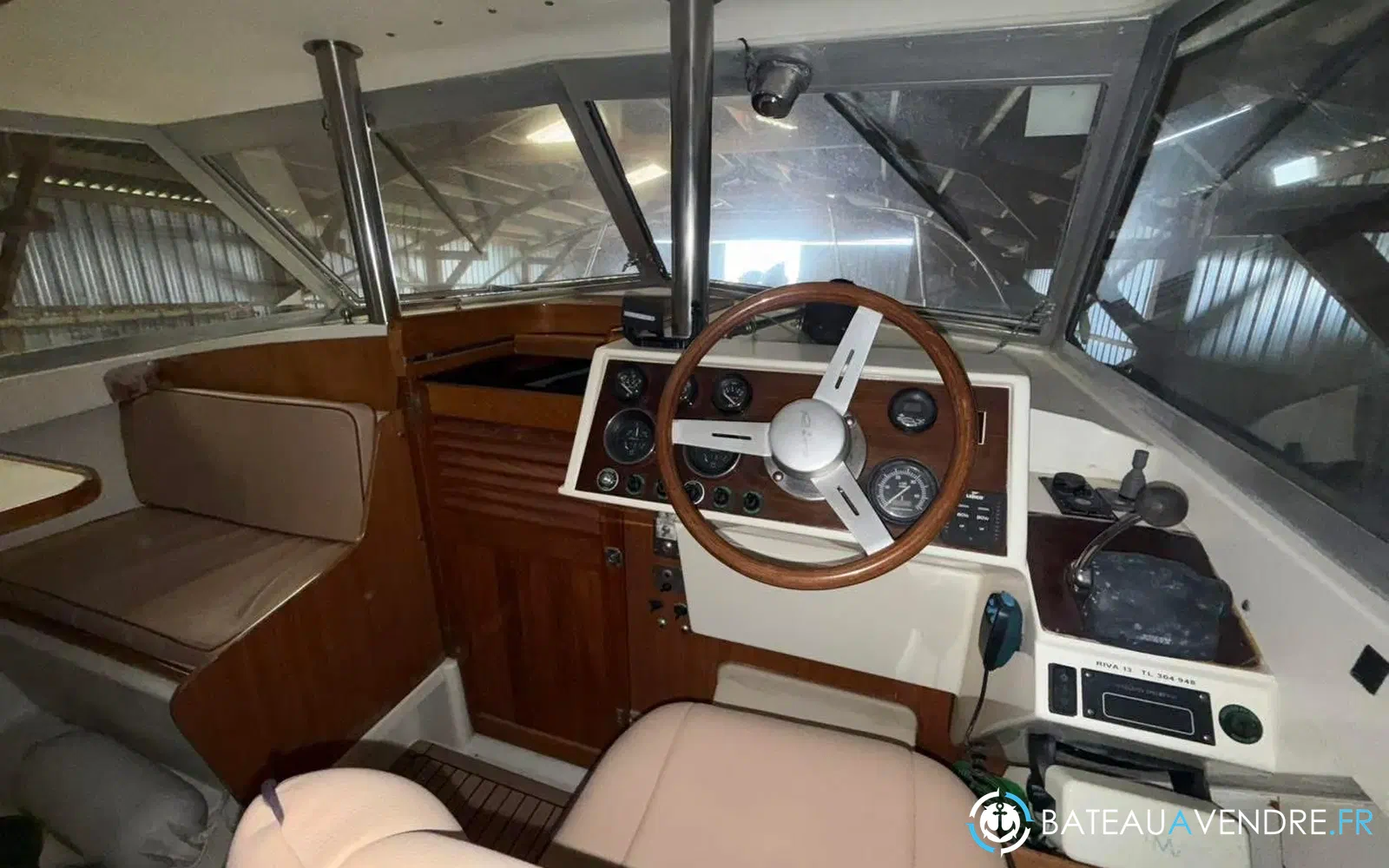 slider 39 Bertram Riva 25