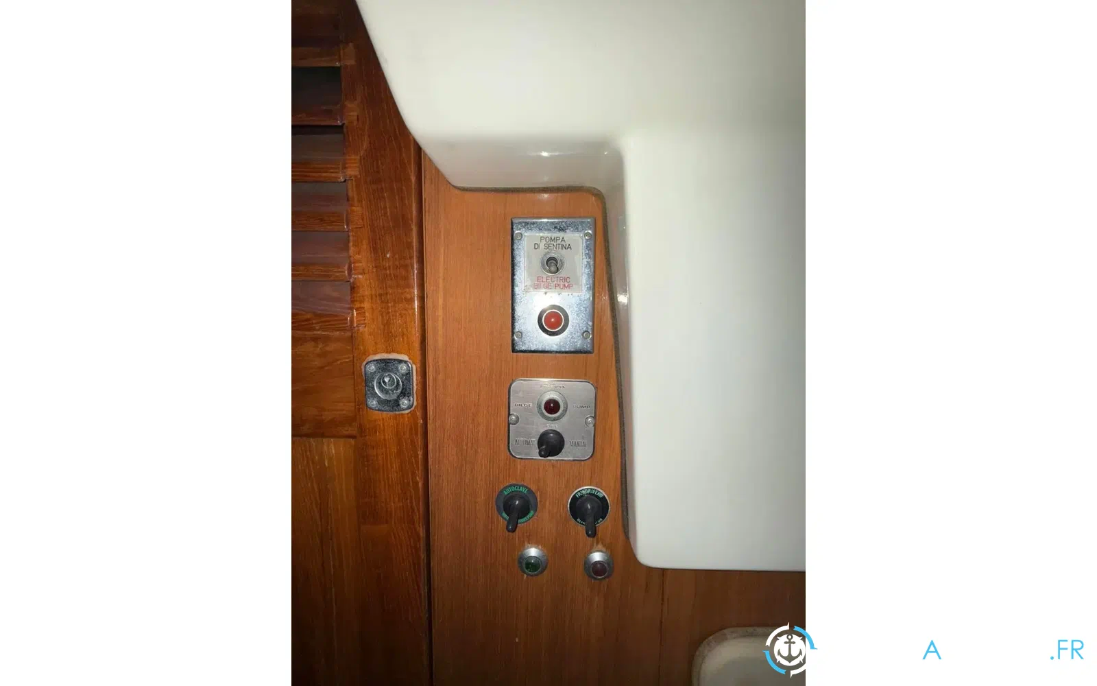 slider 38 Bertram Riva 25