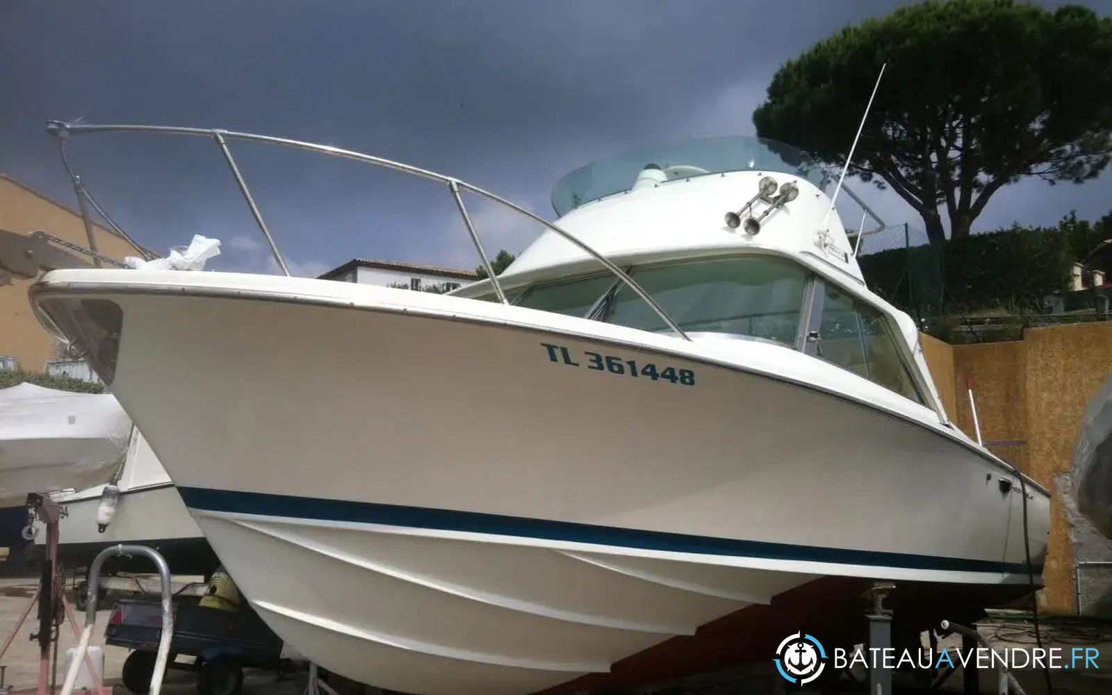 slider 46 Bertram Riva 25