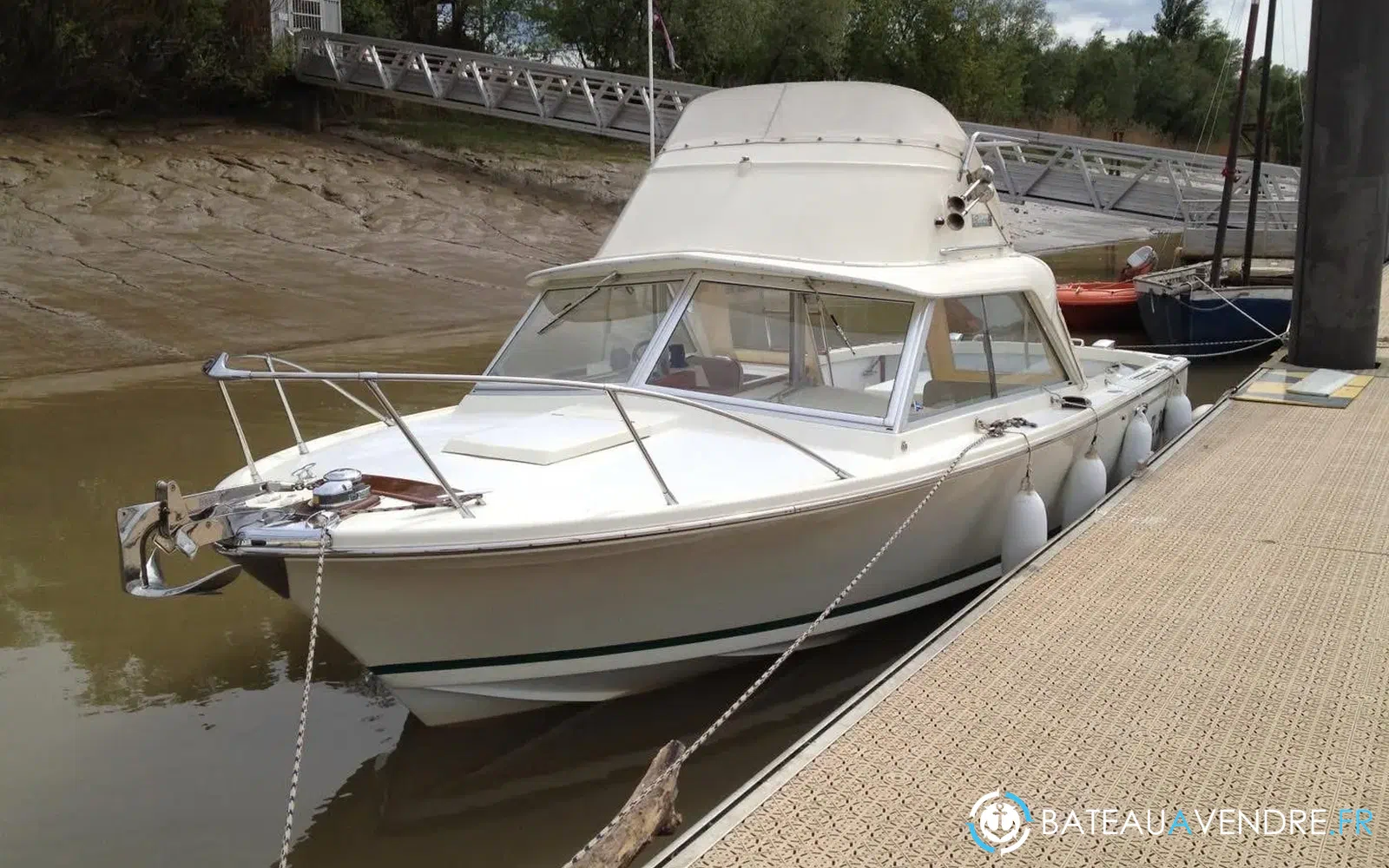 slider 48 Bertram Riva 25