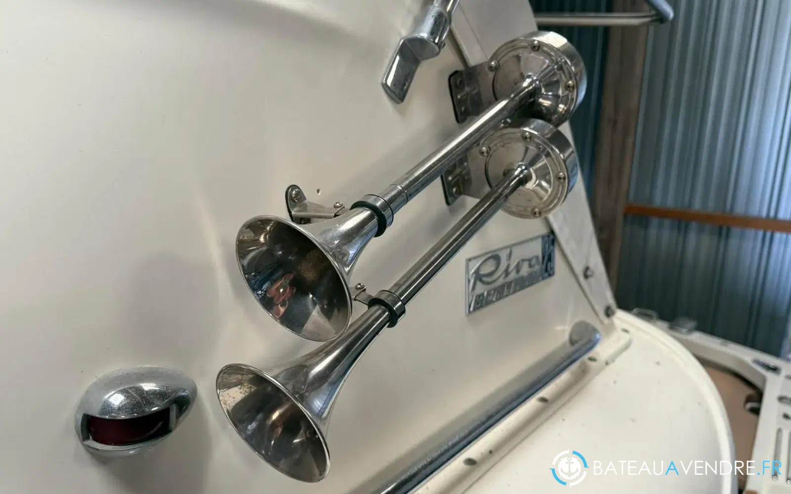 slider 8 Bertram Riva 25