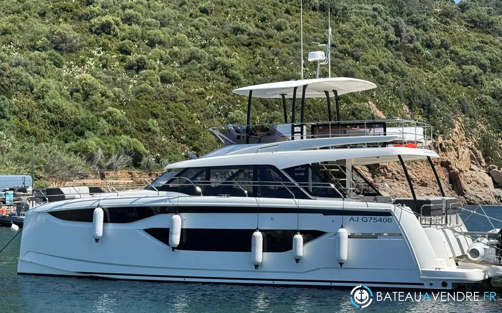 slider 1 Prestige Yachts M48