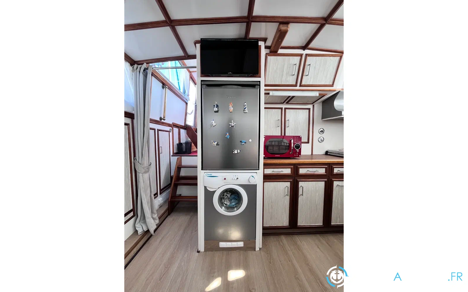 slider 32 Trawler 15 m