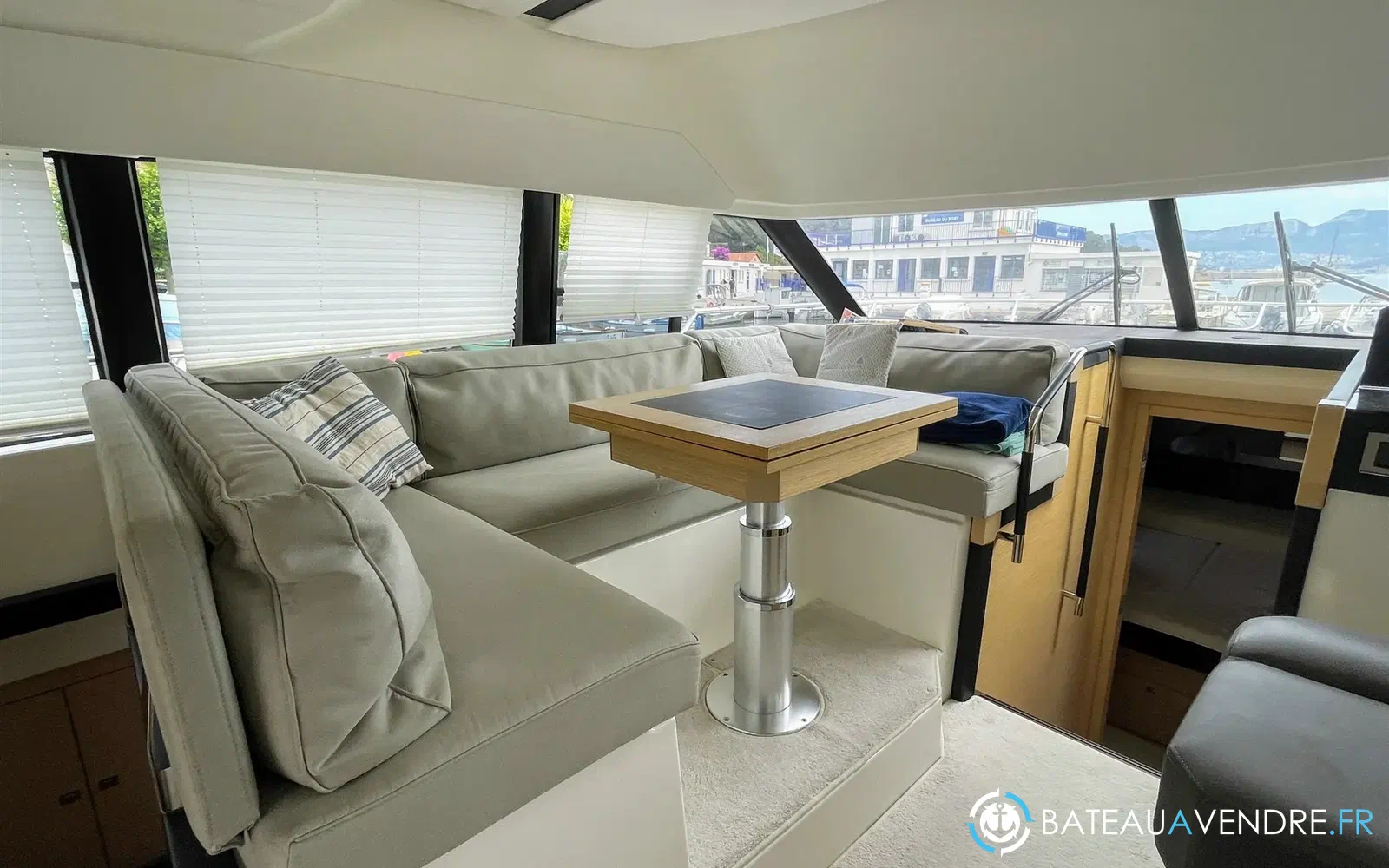 slider 12 Prestige Yachts 420 Fly