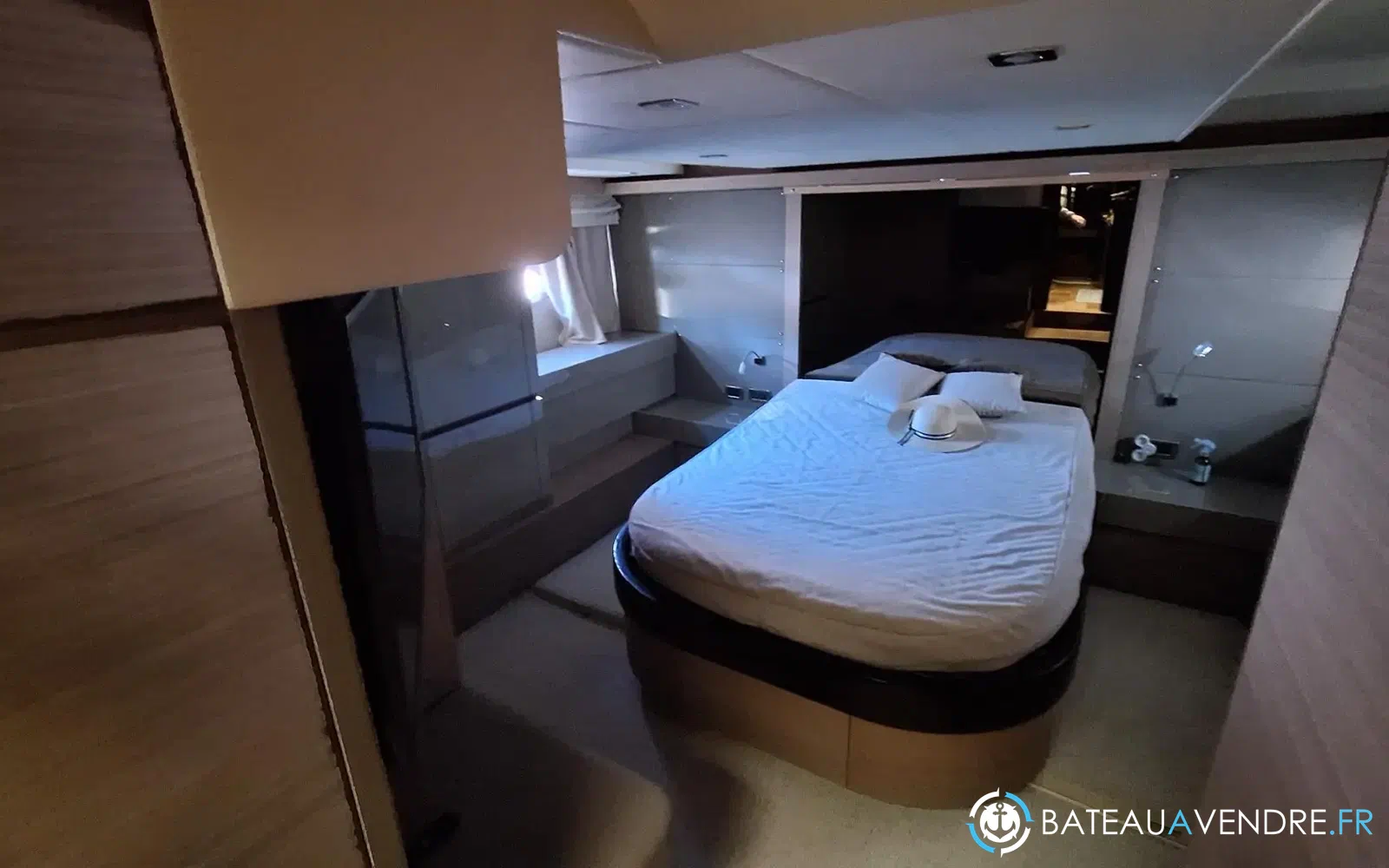slider 13 Queens Yachts 54
