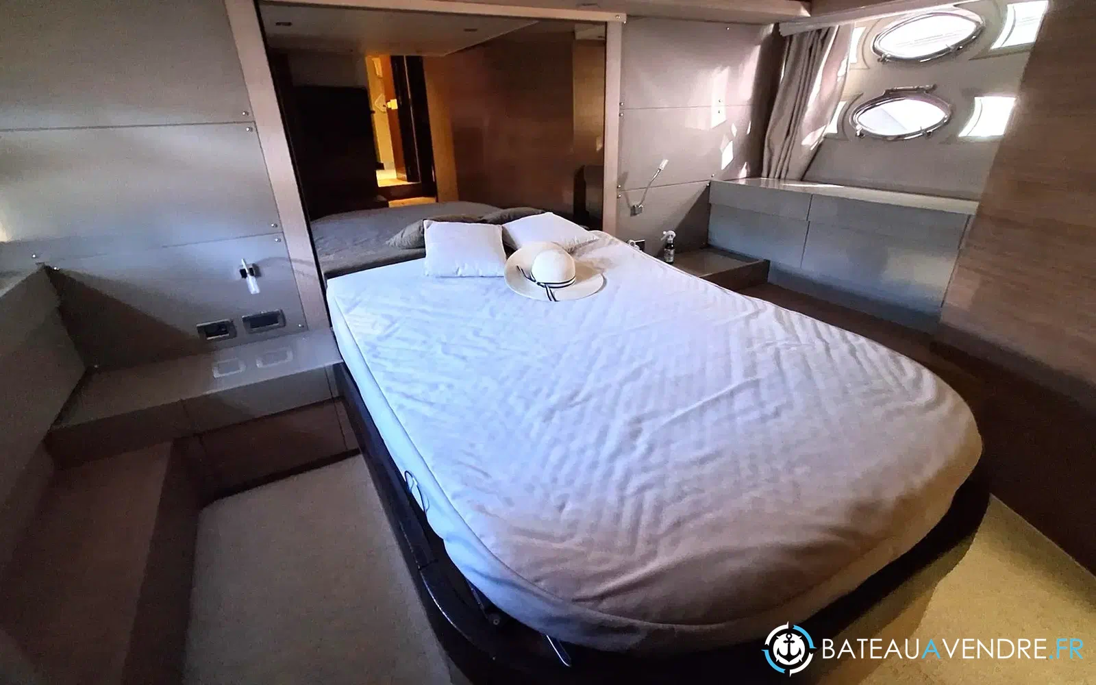 slider 14 Queens Yachts 54