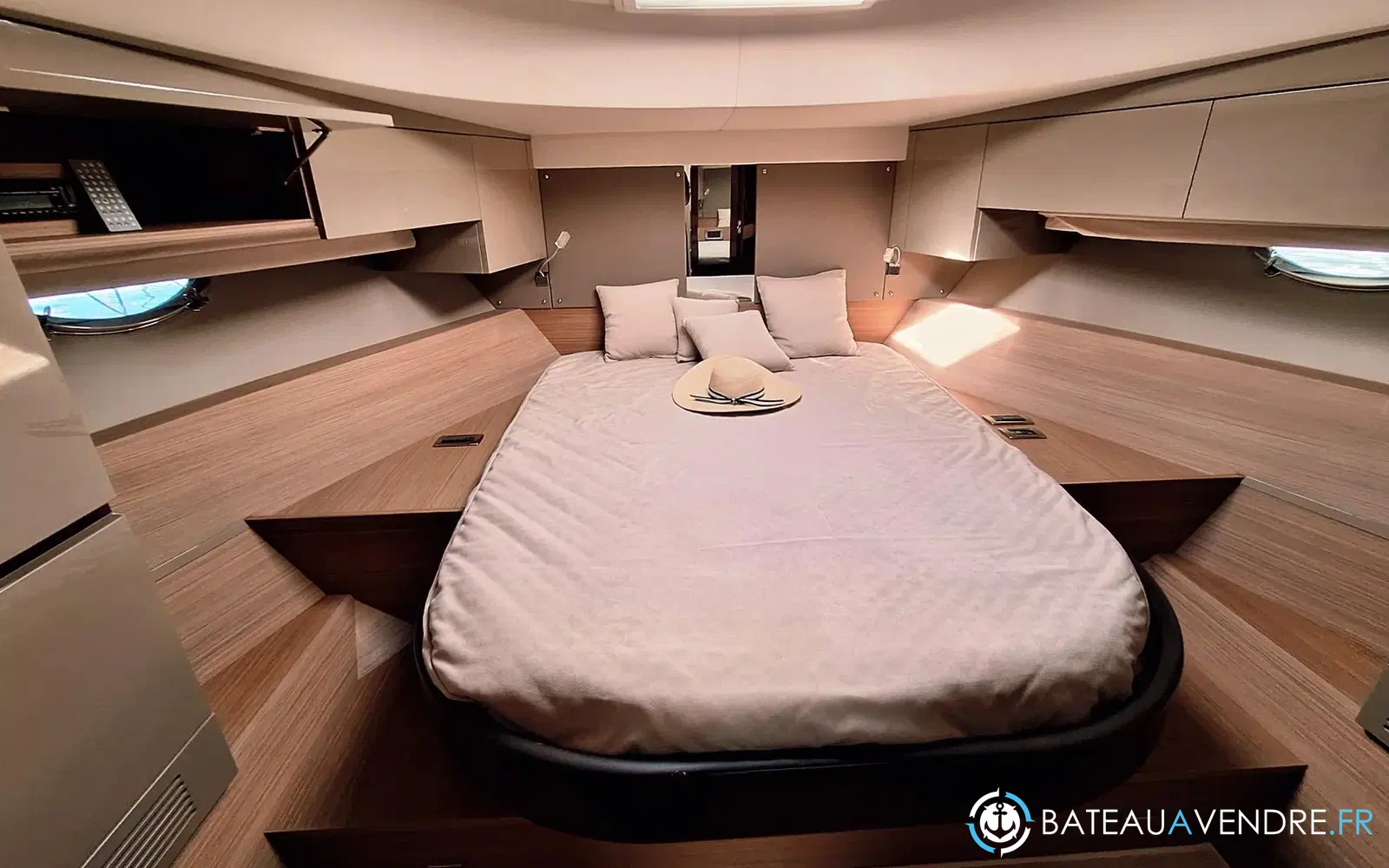slider 17 Queens Yachts 54