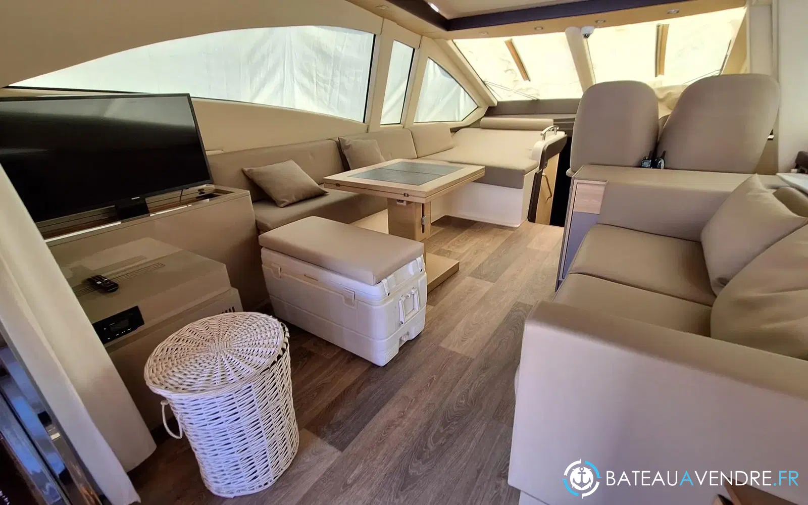 slider 8 Queens Yachts 54