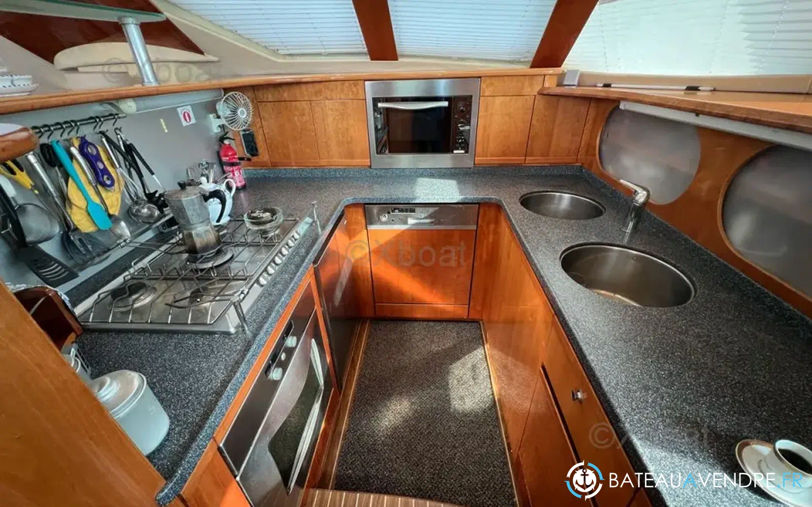 slider 6 Alliaura Marine Privilege 585