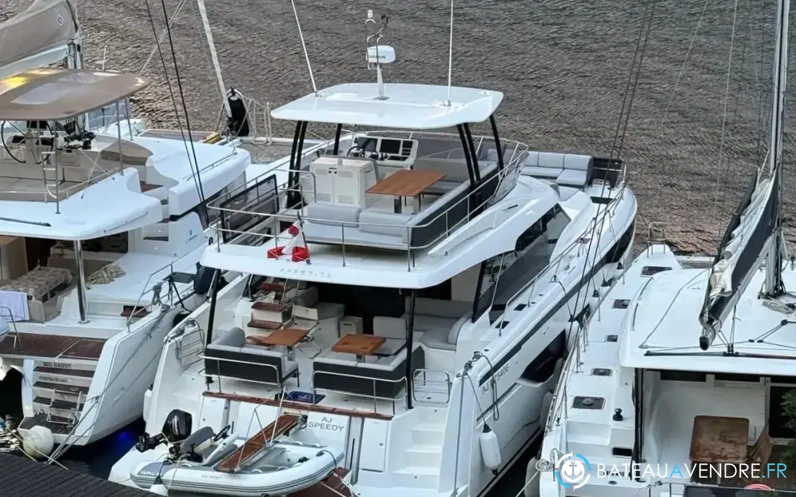 slider 1 Prestige Yachts M48