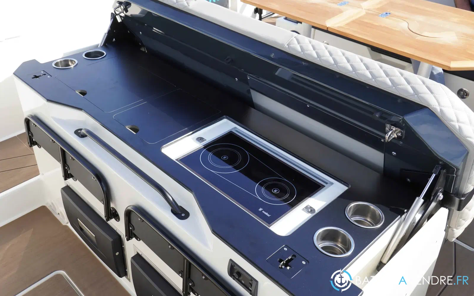 slider 9 Navan S30