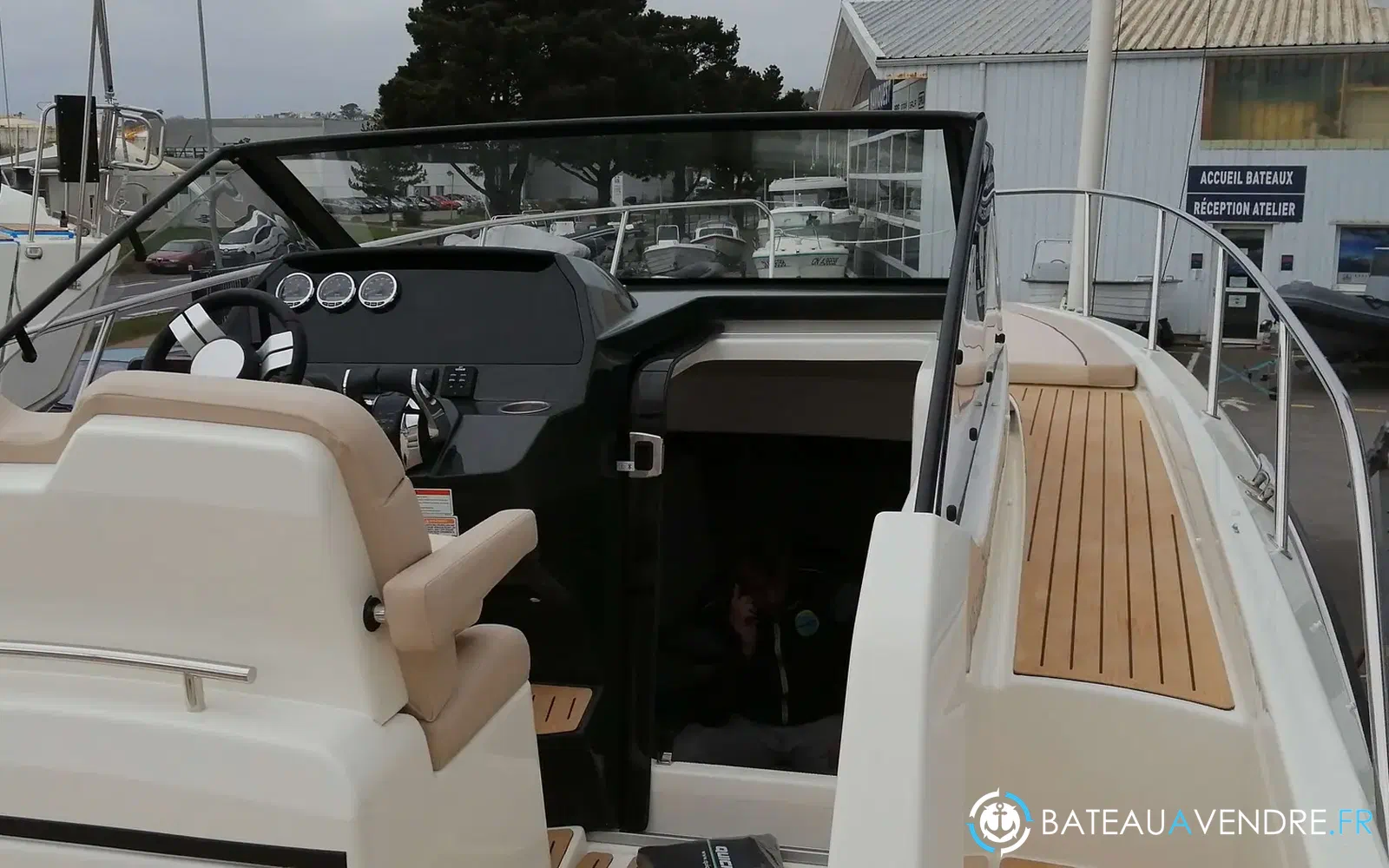 slider 8 Quicksilver Activ 875 Sundeck