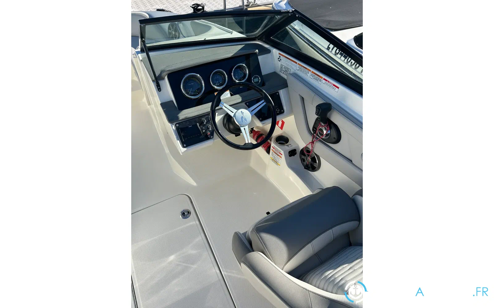 slider 9 Sea Ray 210 SPX OB