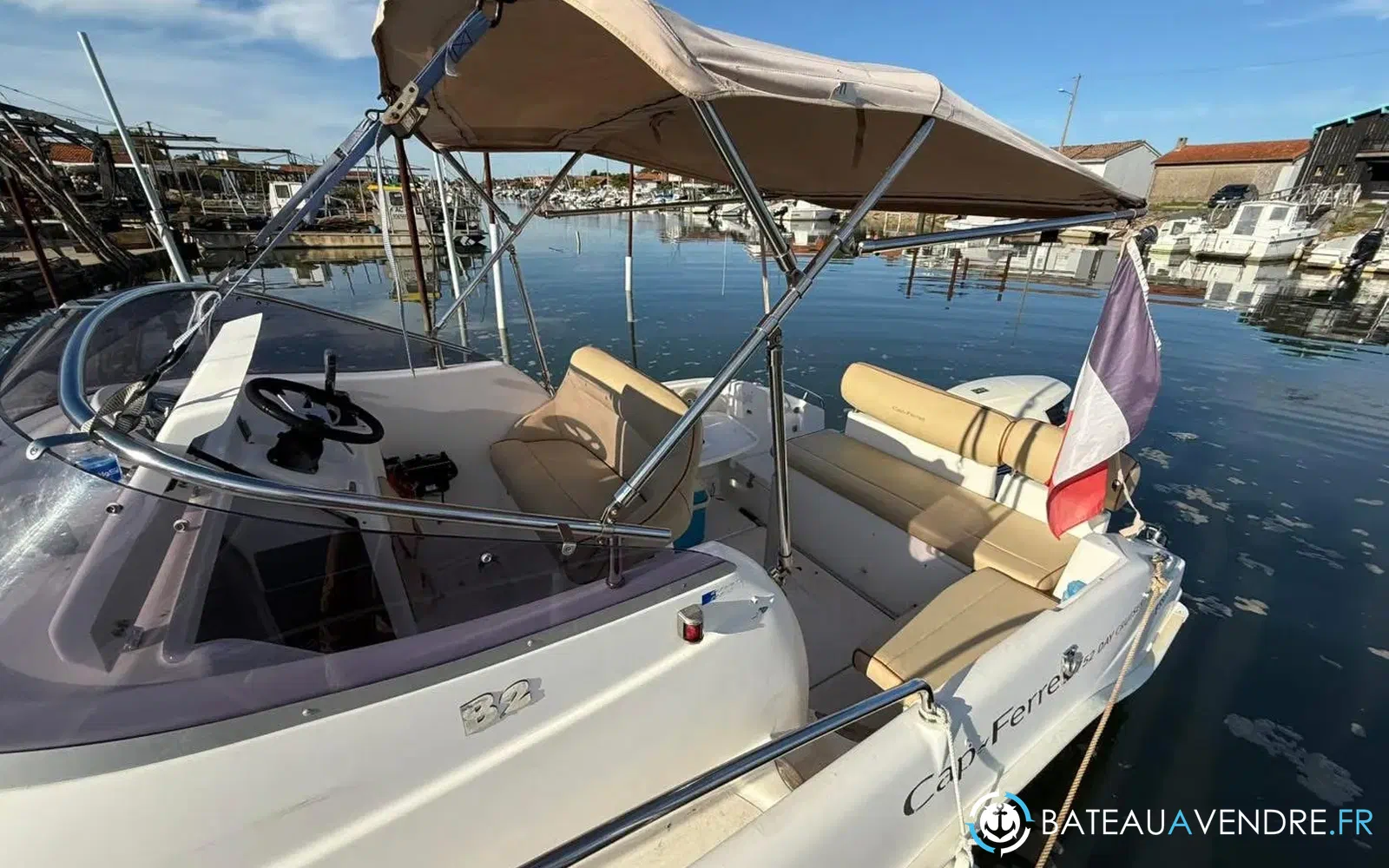slider 4 B2 Marine Cap Ferret 752 Day Cruiser