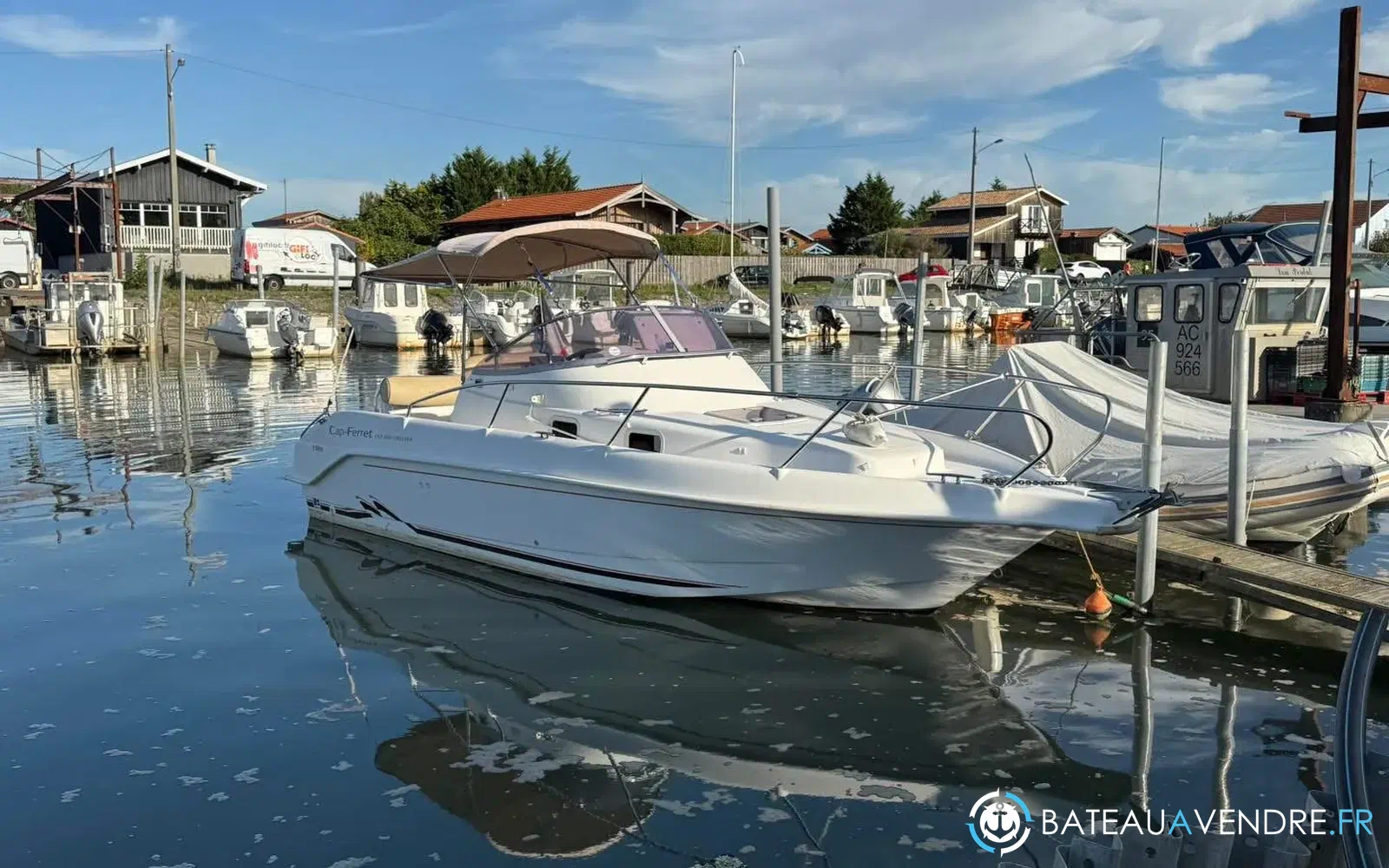 slider 0 B2 Marine Cap Ferret 752 Day Cruiser