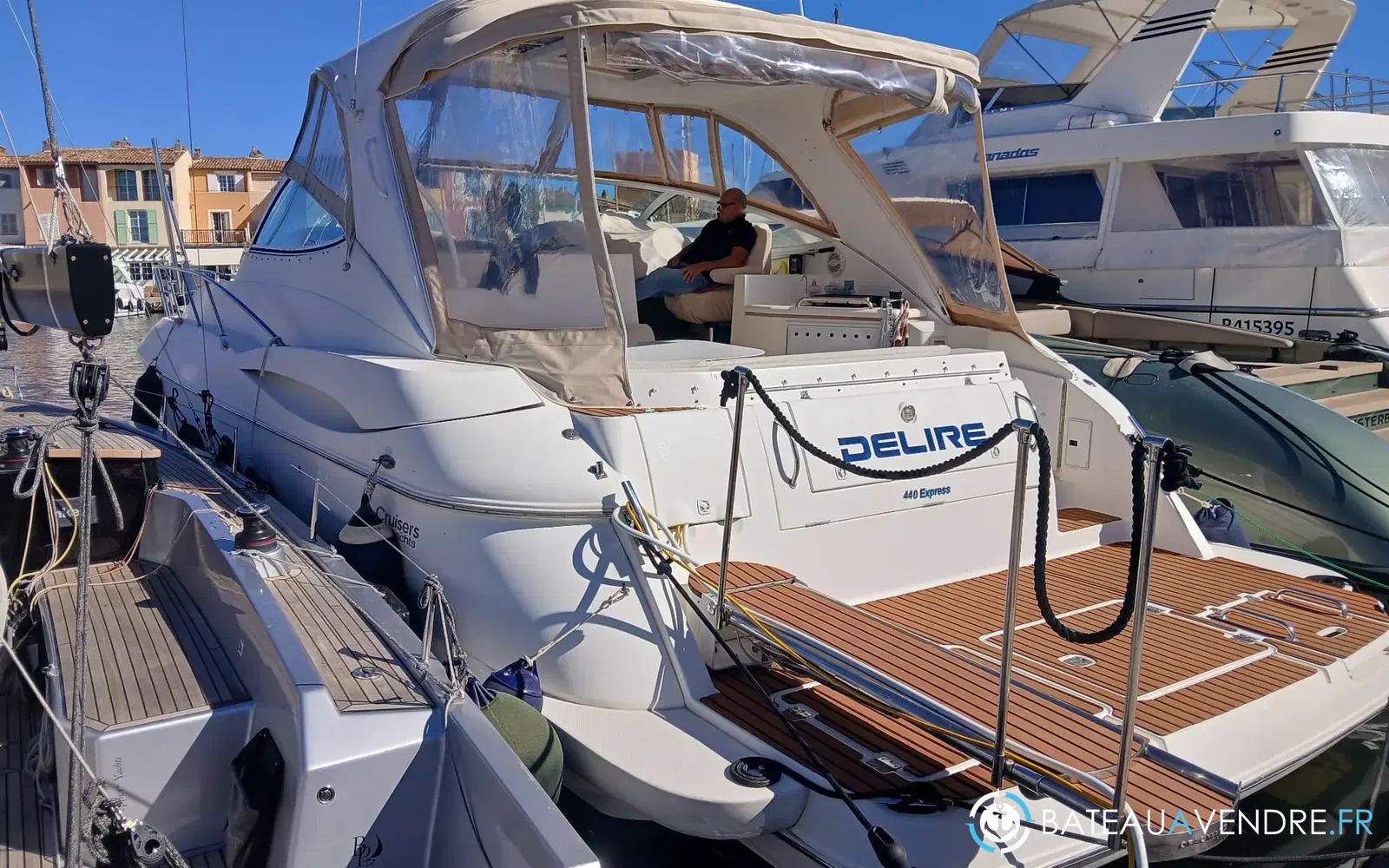 slider 0 Cruisers Yachts 440 Express
