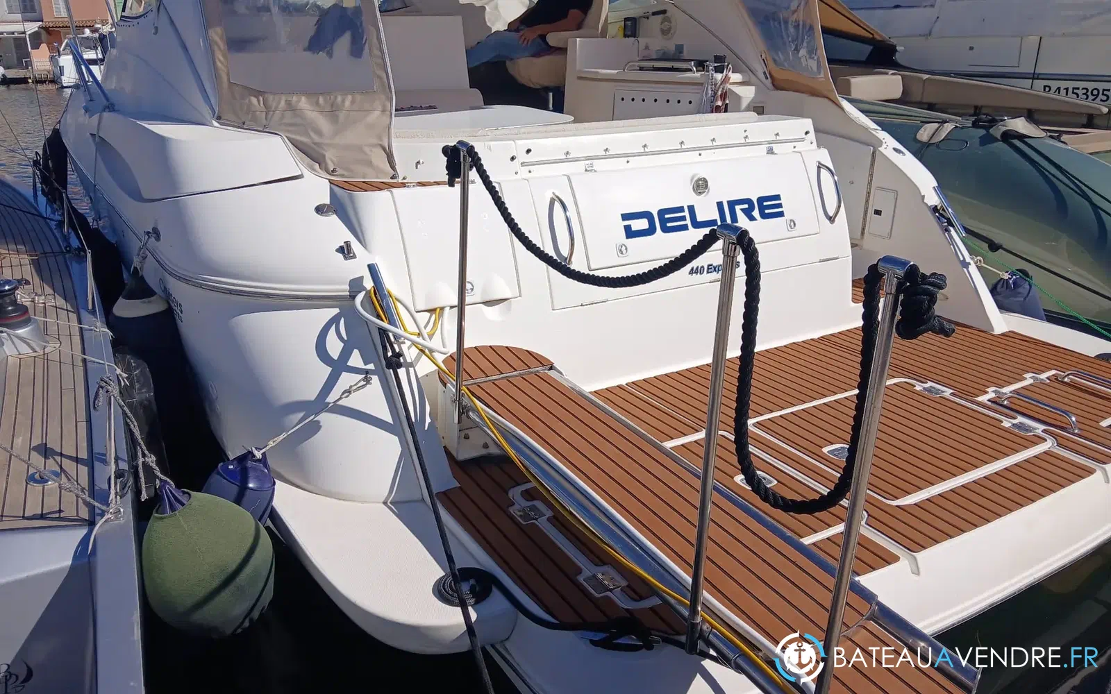 slider 9 Cruisers Yachts 440 Express