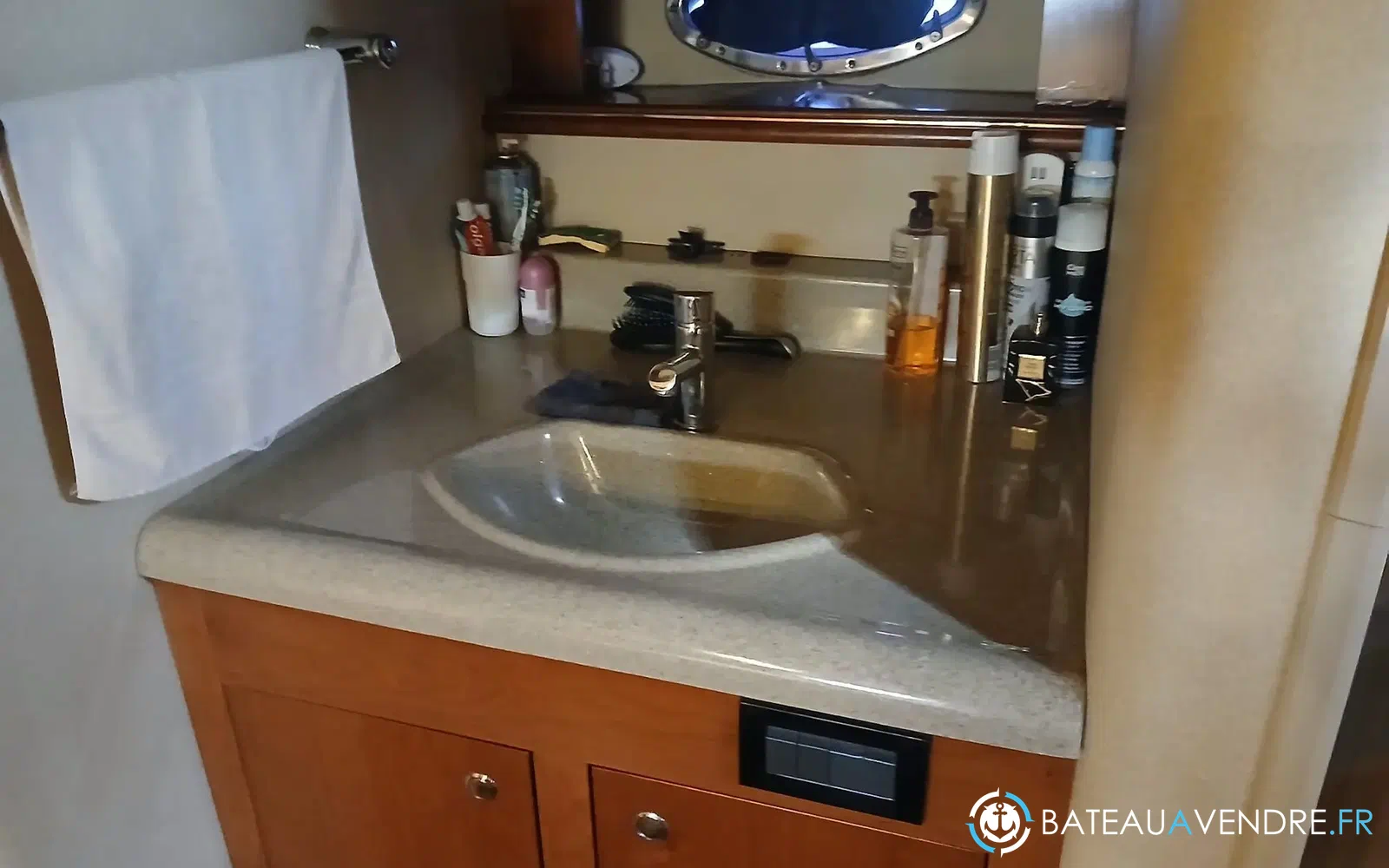 slider 12 Cruisers Yachts 440 Express