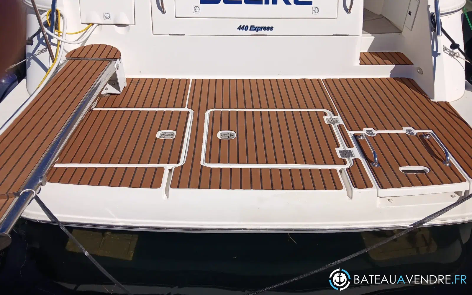 slider 8 Cruisers Yachts 440 Express