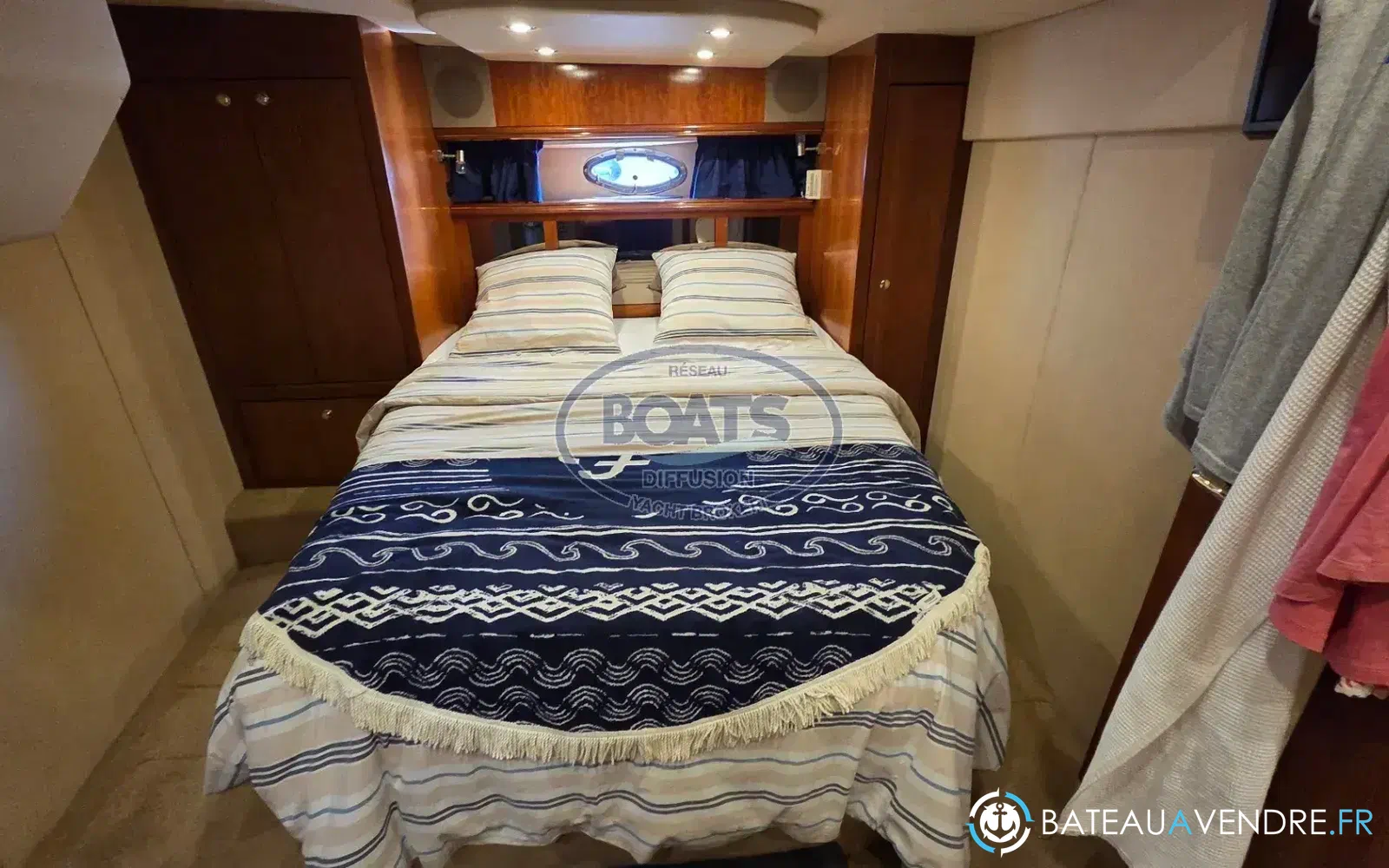 slider 9 Cruisers Yachts 440 Express