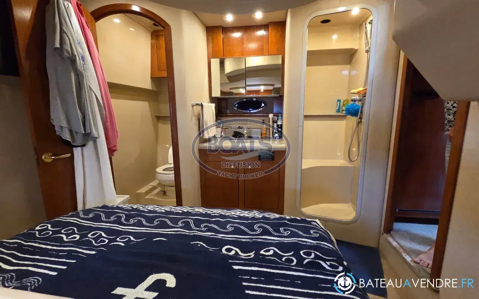 slider 10 Cruisers Yachts 440 Express