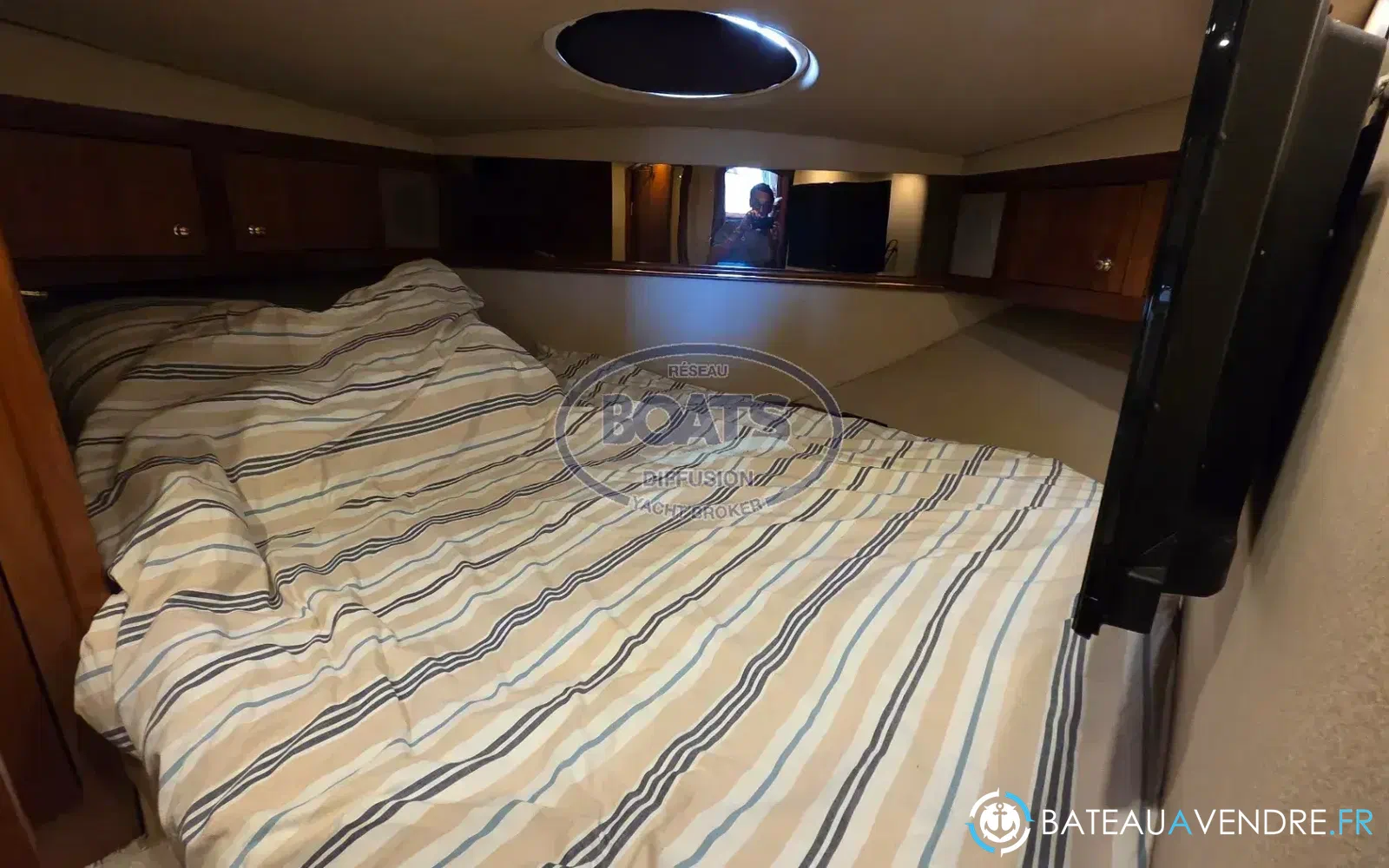 slider 12 Cruisers Yachts 440 Express