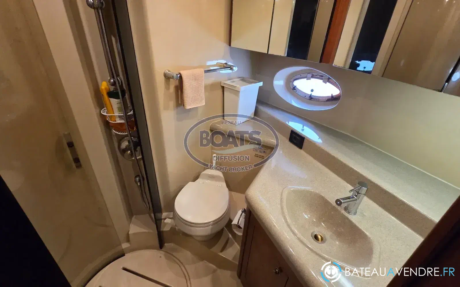 slider 13 Cruisers Yachts 440 Express
