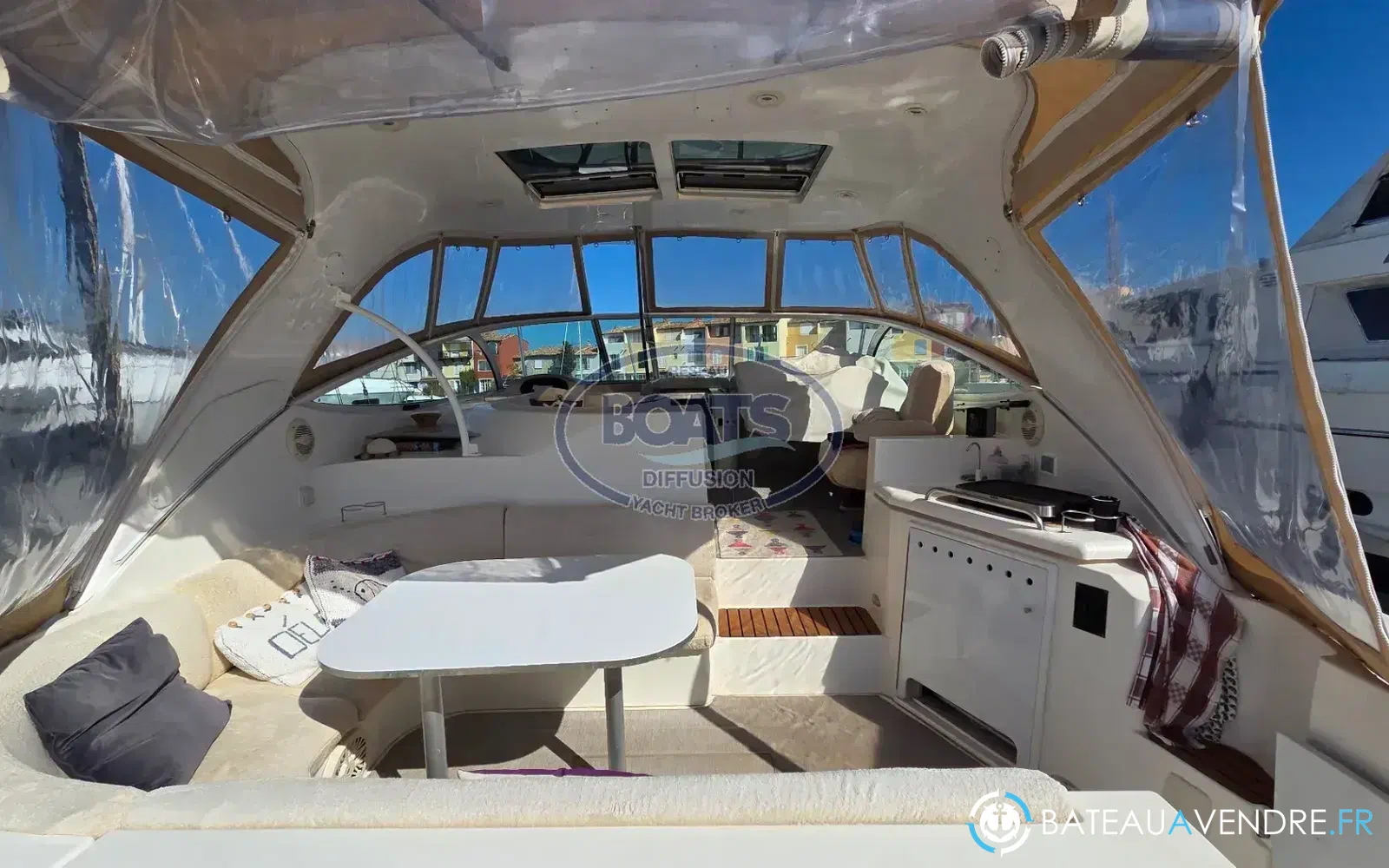 slider 2 Cruisers Yachts 440 Express