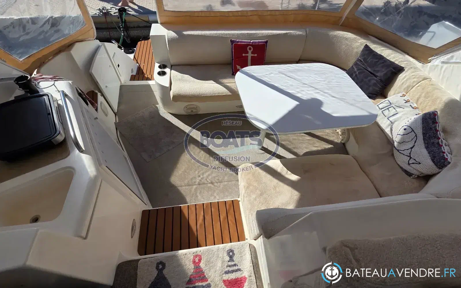slider 3 Cruisers Yachts 440 Express