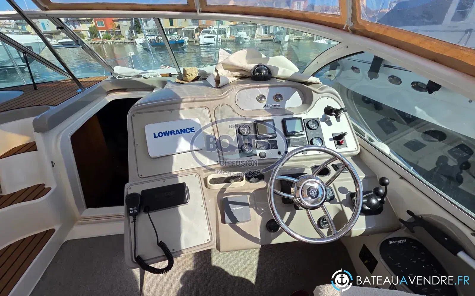 slider 4 Cruisers Yachts 440 Express