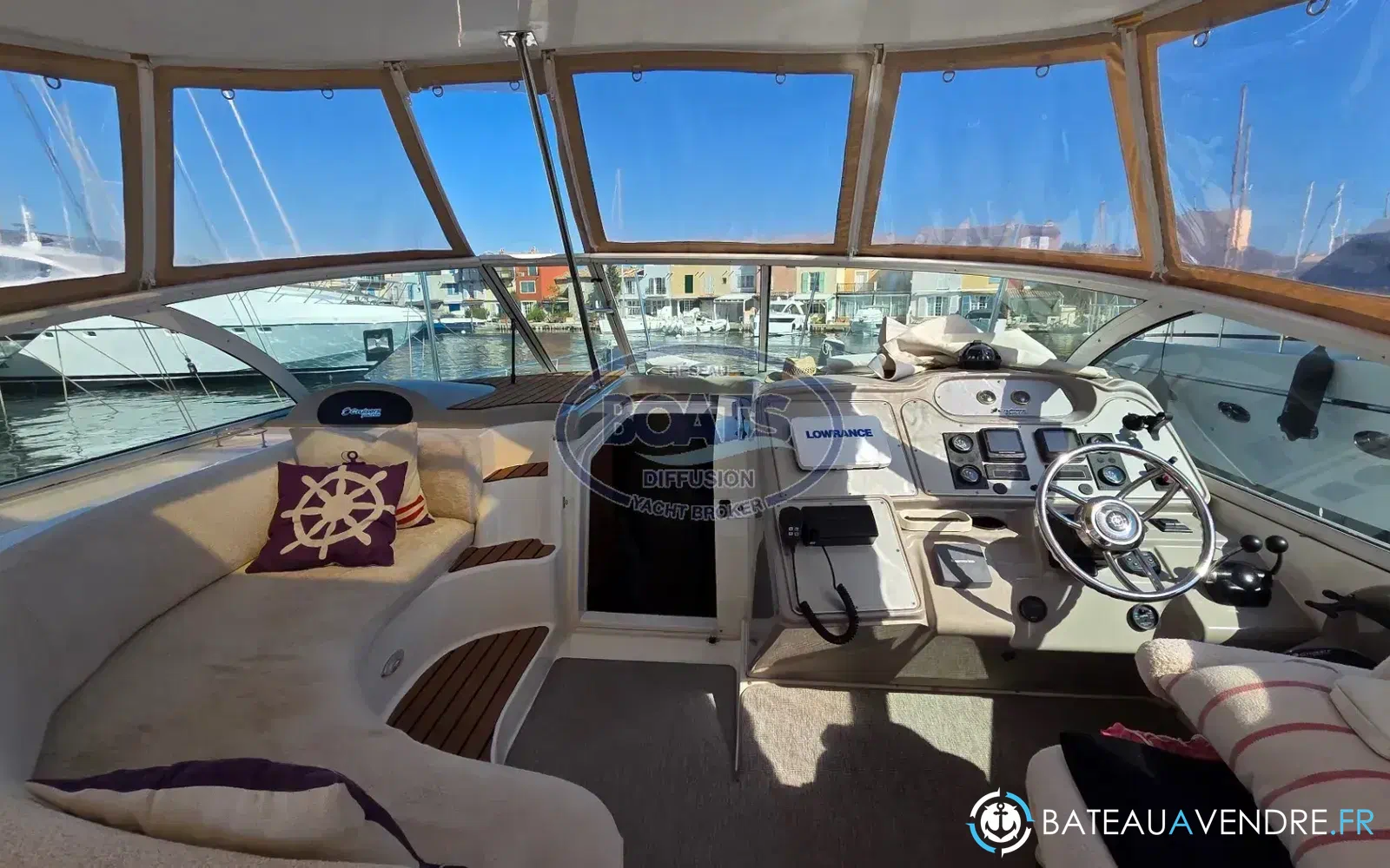 slider 5 Cruisers Yachts 440 Express